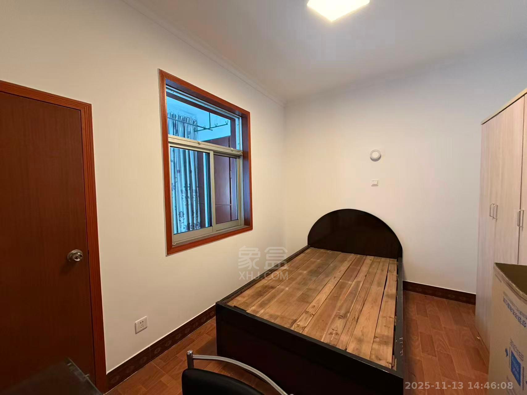 铁路小区 2室1厅1卫 1000.0元/月 铁路小区 2室1厅1卫 1000.0元/月室内图