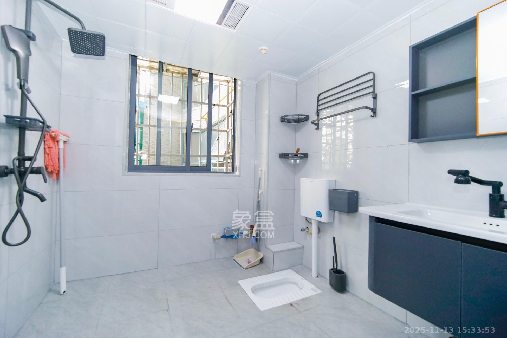 中建桂苑  1室1厅1卫    36.8万卫生间