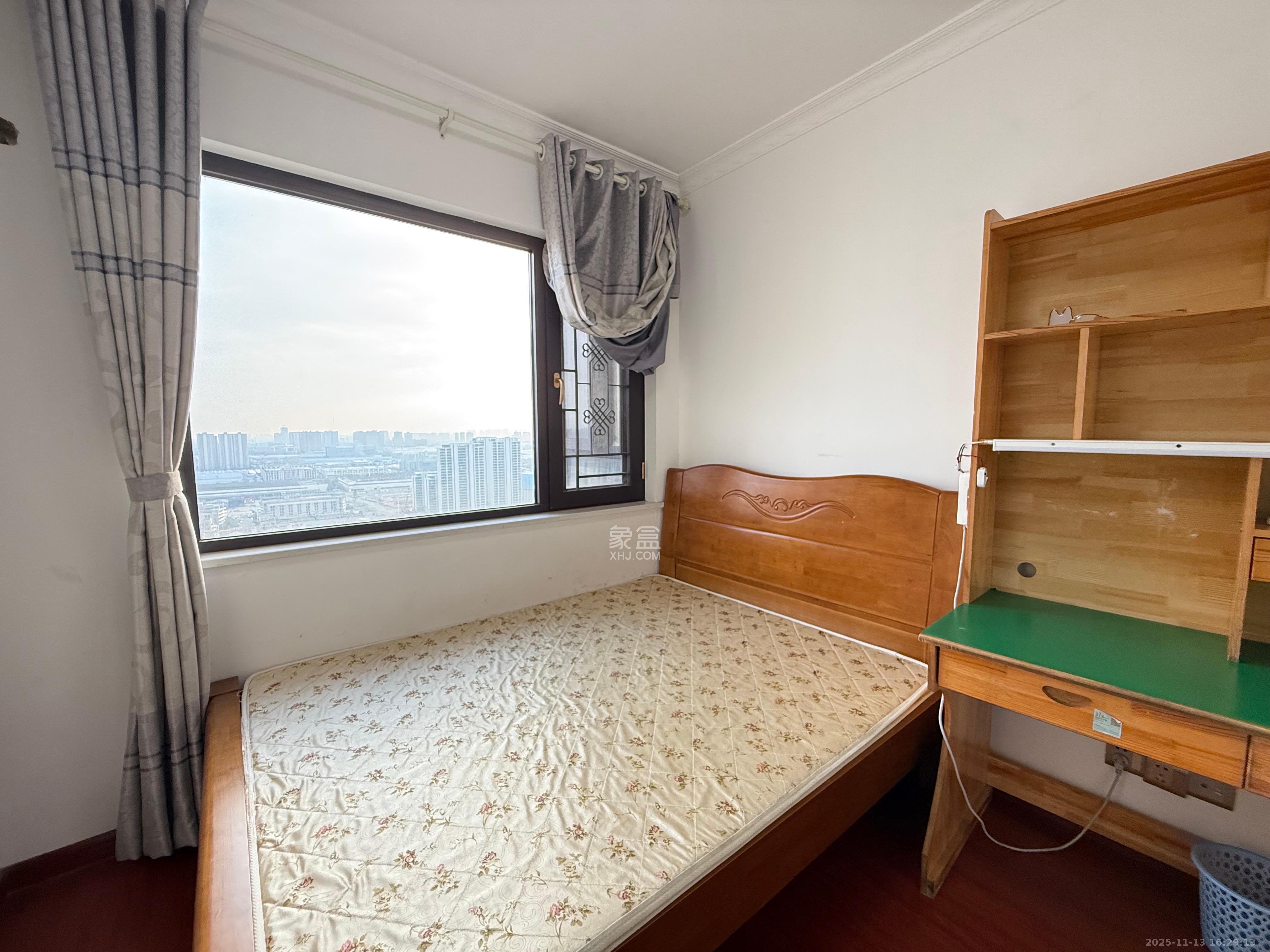 华润置地广场二期  3室2厅1卫    2200.0元/月室内图