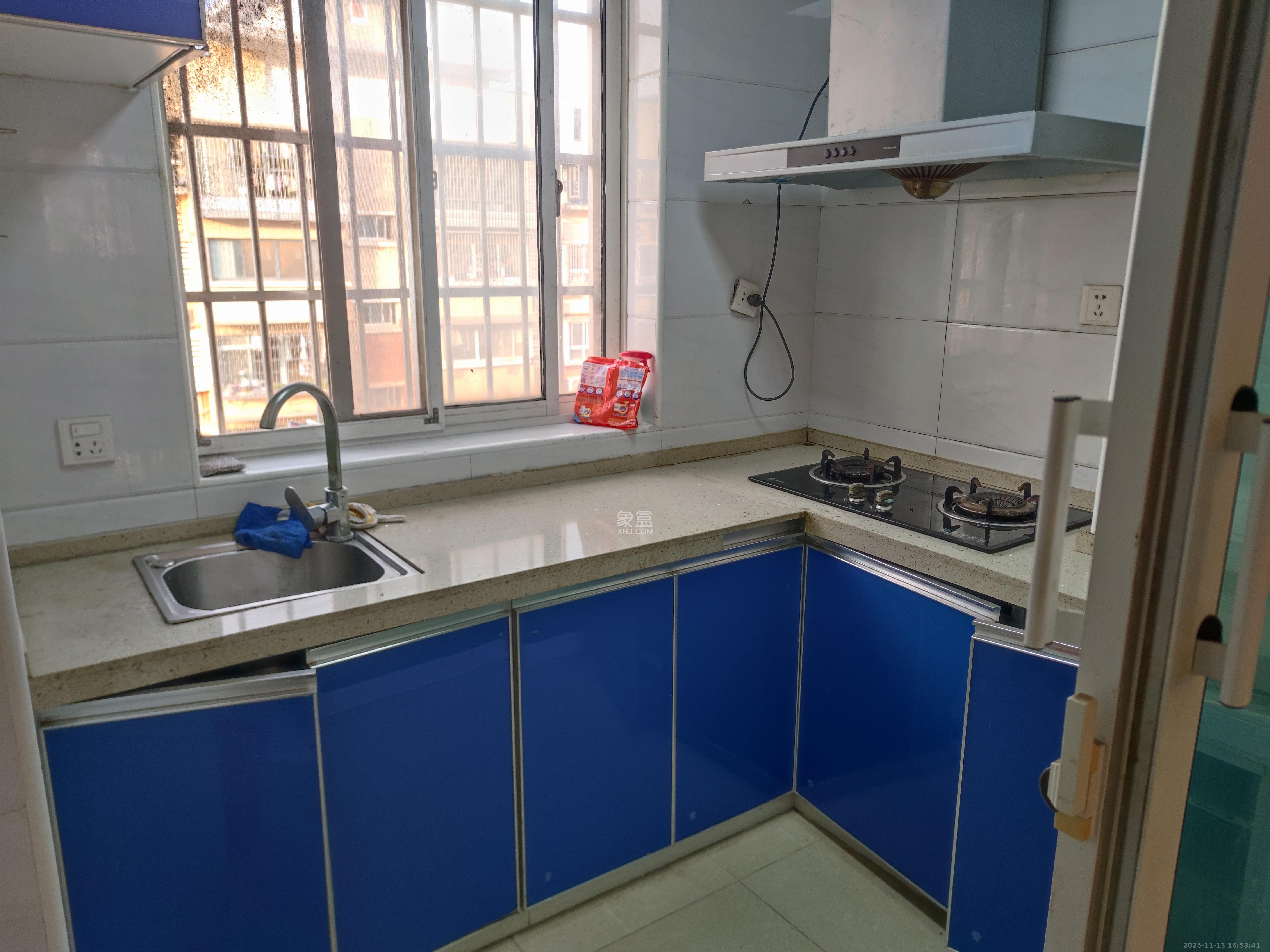 润芳园 3室2厅1卫 2000.0元/月 润芳园 3室2厅1卫 2000.0元/月室内图