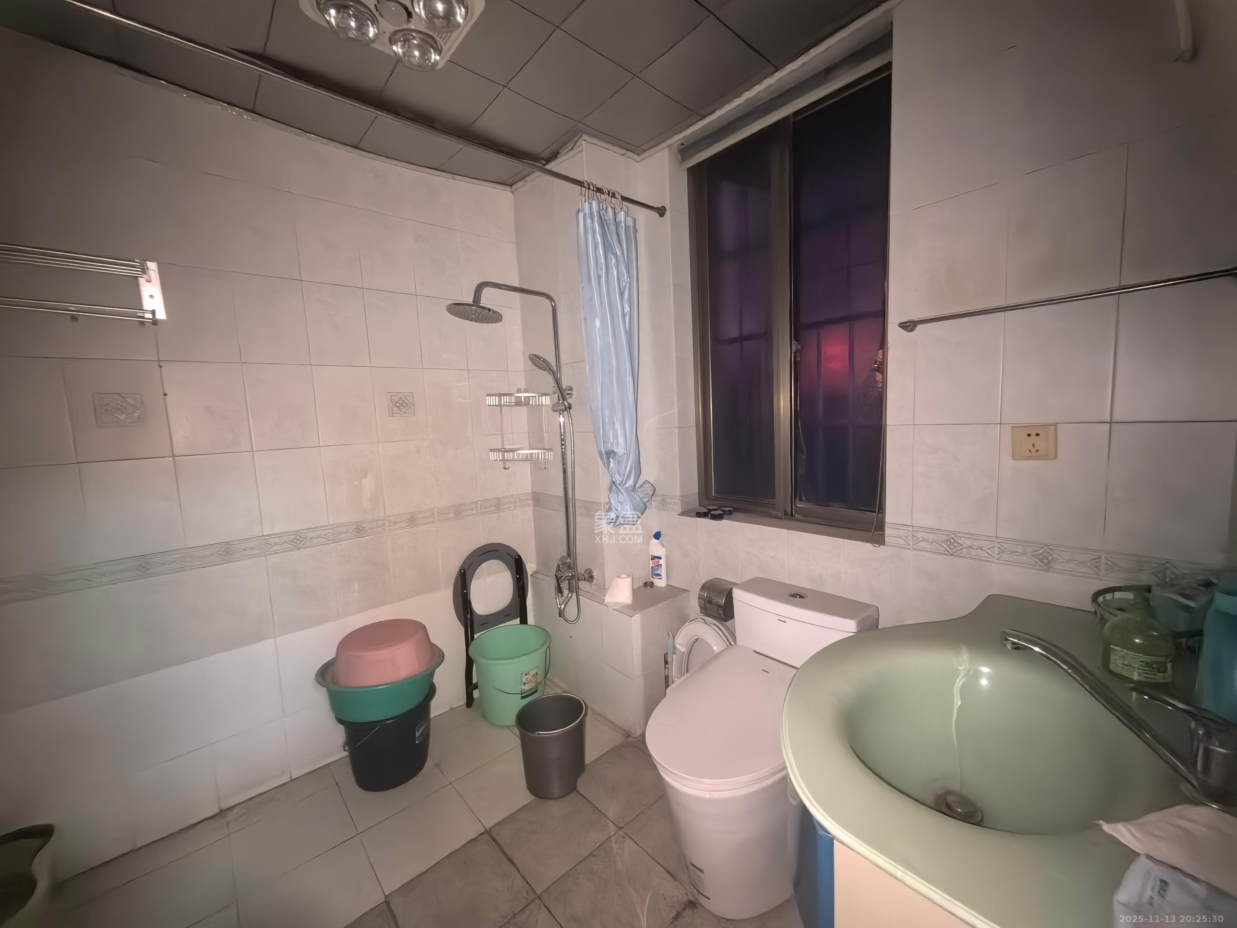 雅园小区  4室2厅2卫    3600.0元/月室内图