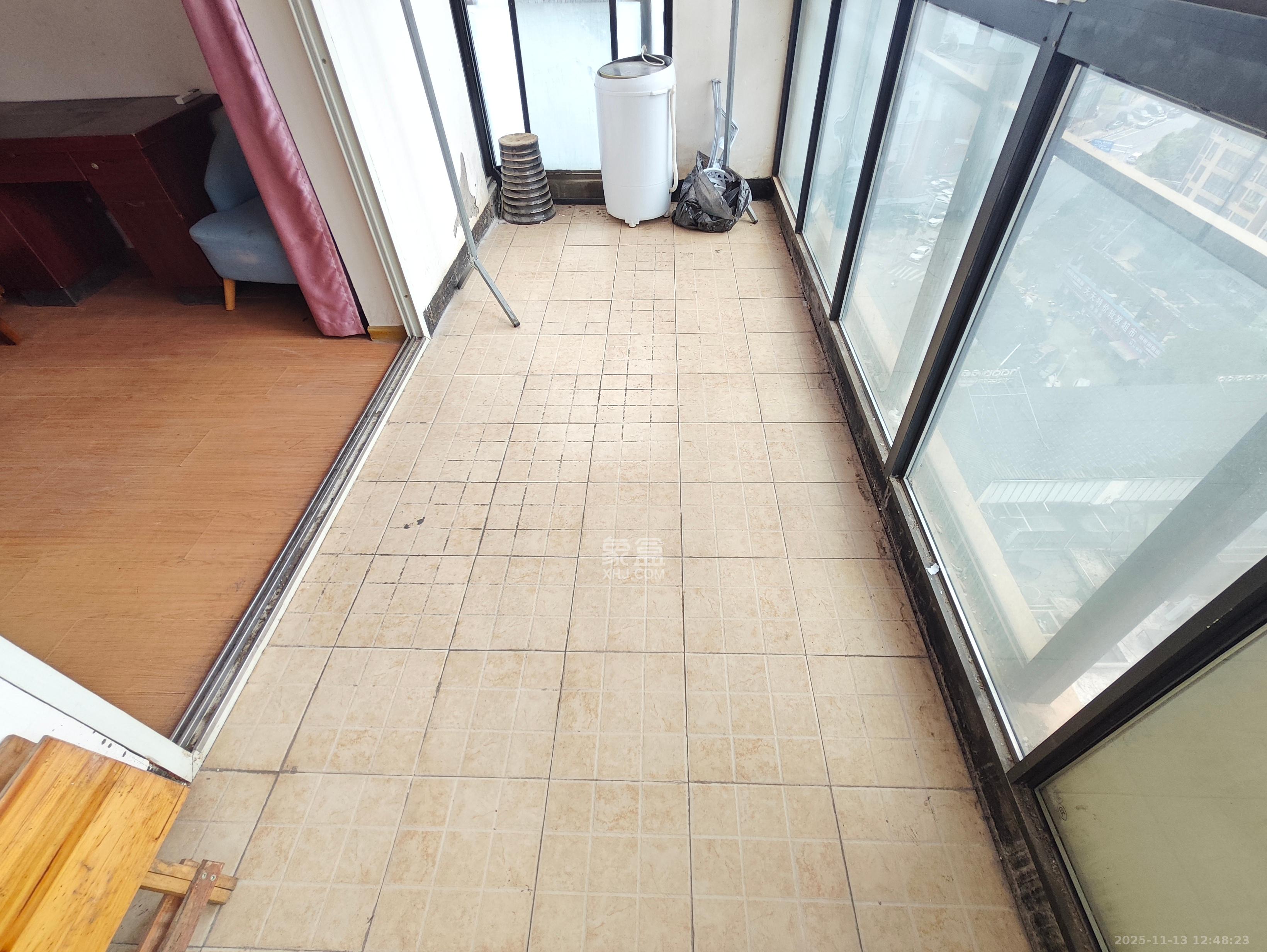 长大卧琥  3室2厅2卫    2000.0元/月室内图