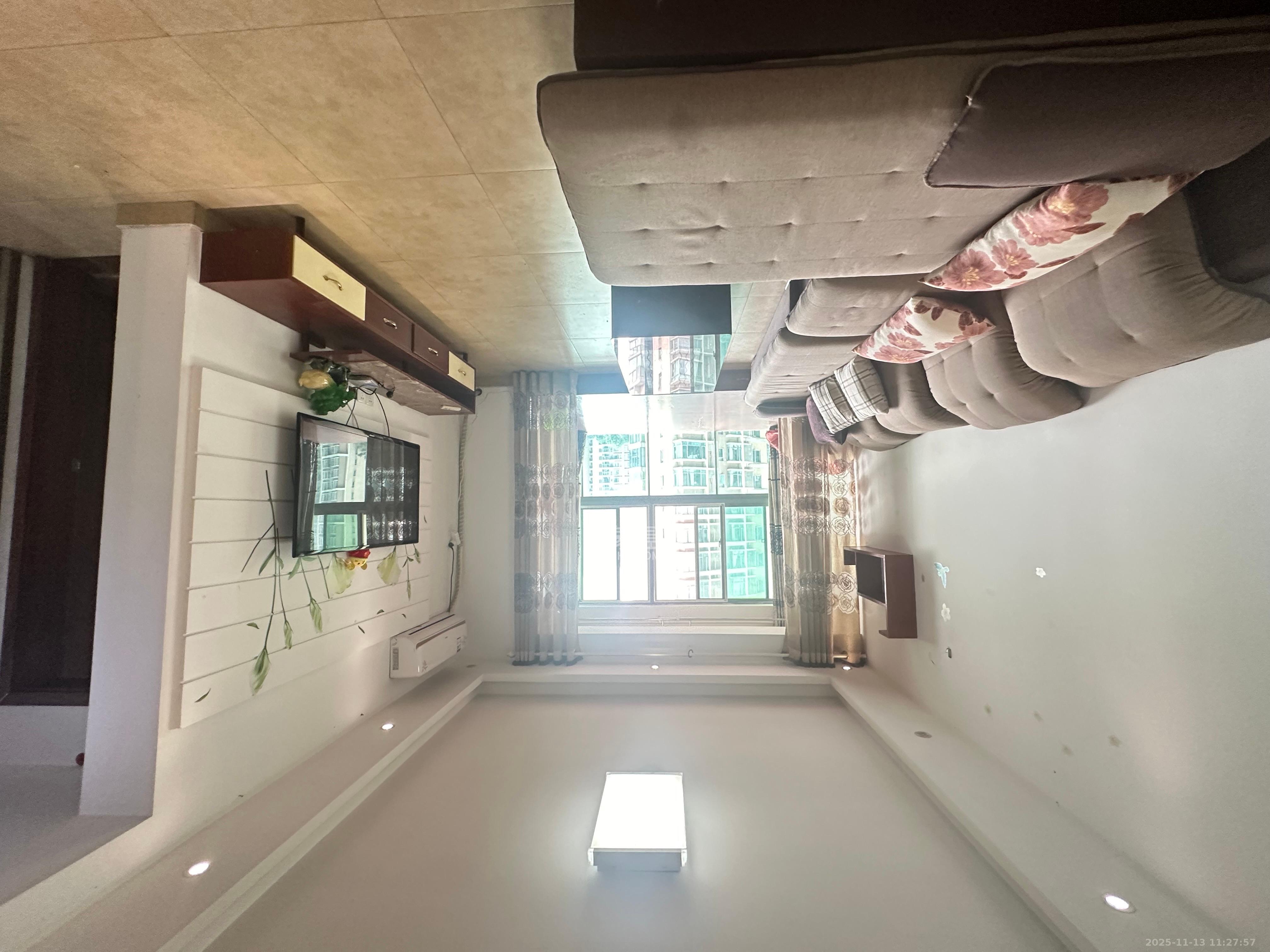 新城新世界一二三期  2室2厅1卫    2300.0元/月