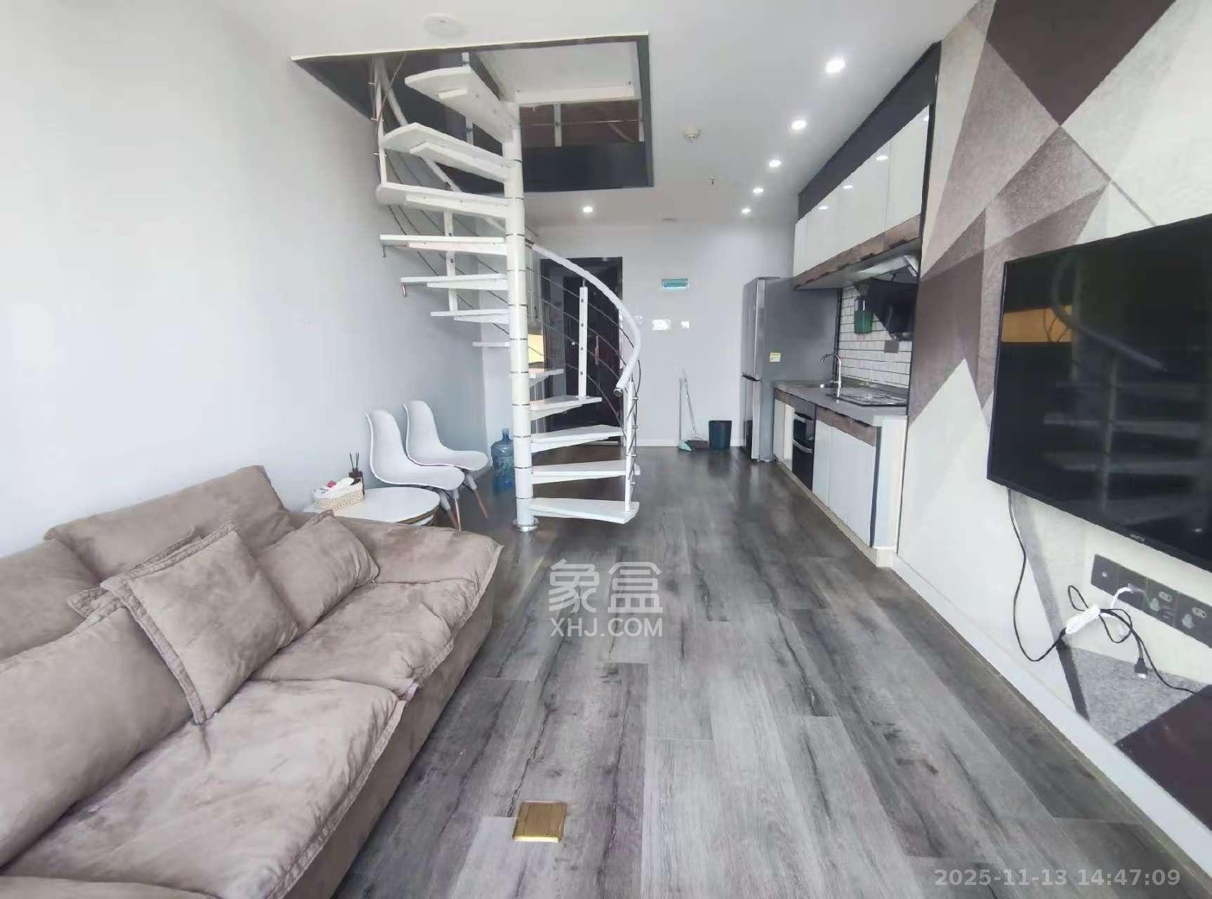 金色loft（鑫秋大厦）  1室1厅1卫    2200.0元/月