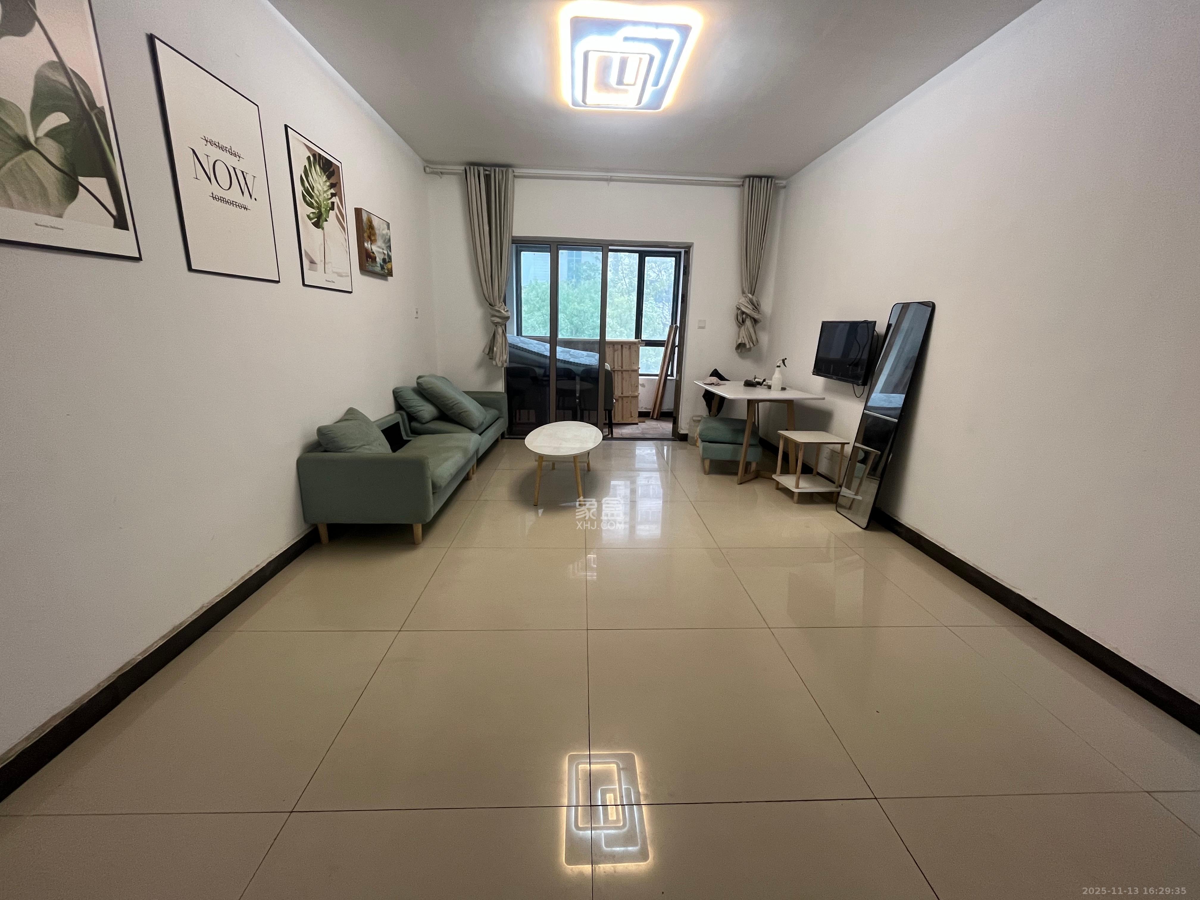 世茂铂翠湾二期  3室2厅1卫    2800.0元/月