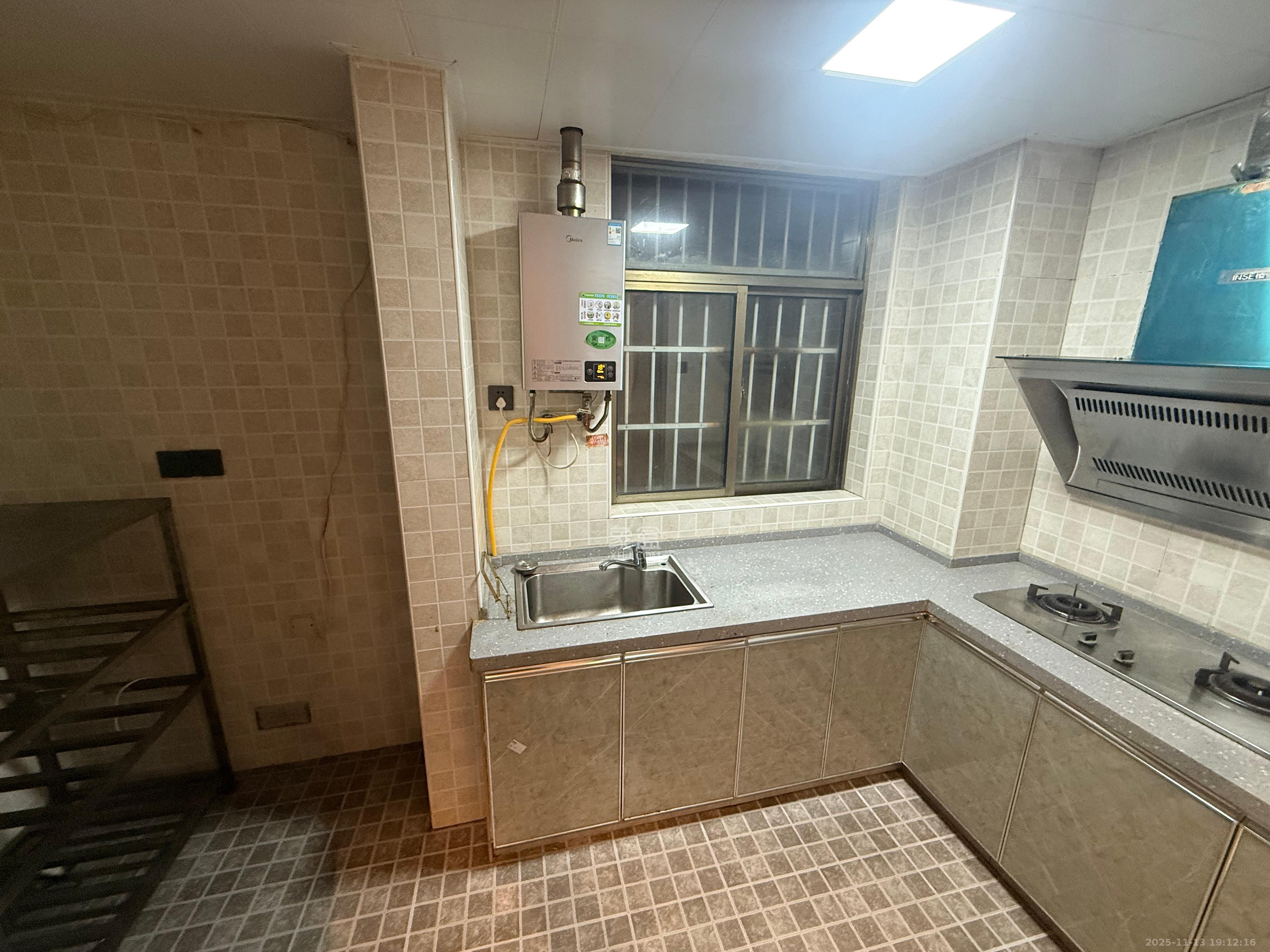 锦湘国际星城二期(锦雅苑) 3室2厅2卫 2800.0元/月 锦湘国际星城二期(锦雅苑) 3室2厅2卫 2800.0元/月室内图