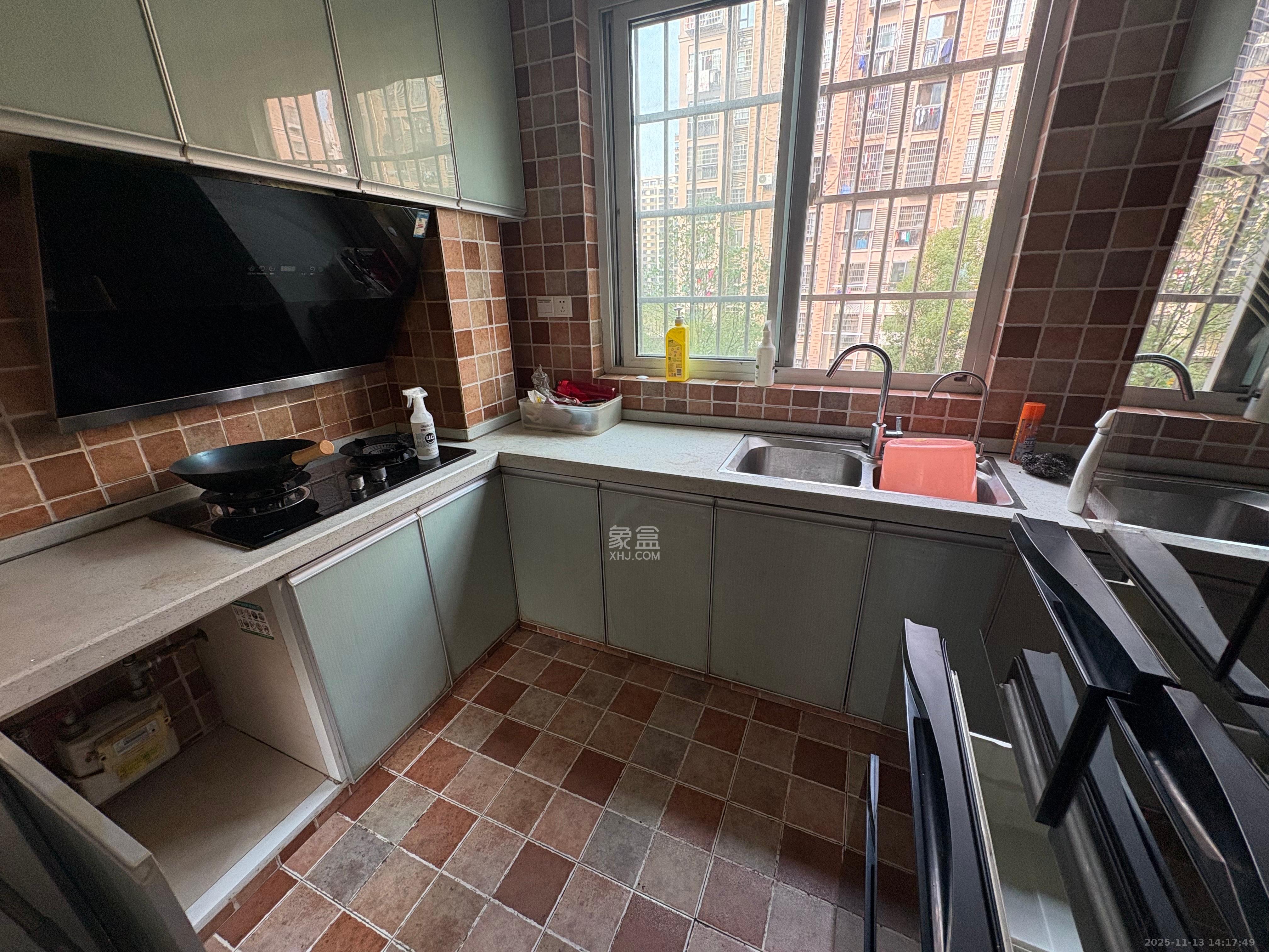 山水湾  3室2厅2卫    2500.0元/月室内图