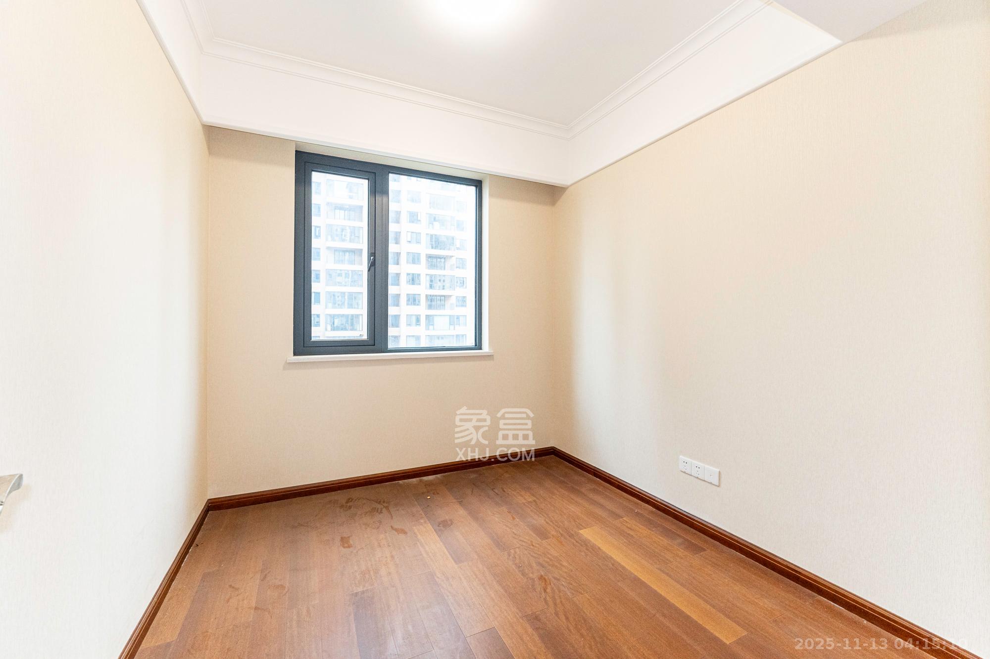 运达锦绣广场 5室2厅3卫 280.0万 运达锦绣广场 5室2厅3卫 280.0万卧室