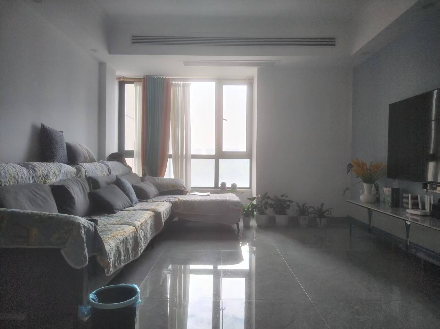 梓湖馨苑  3室2厅2卫    2600.0元/月