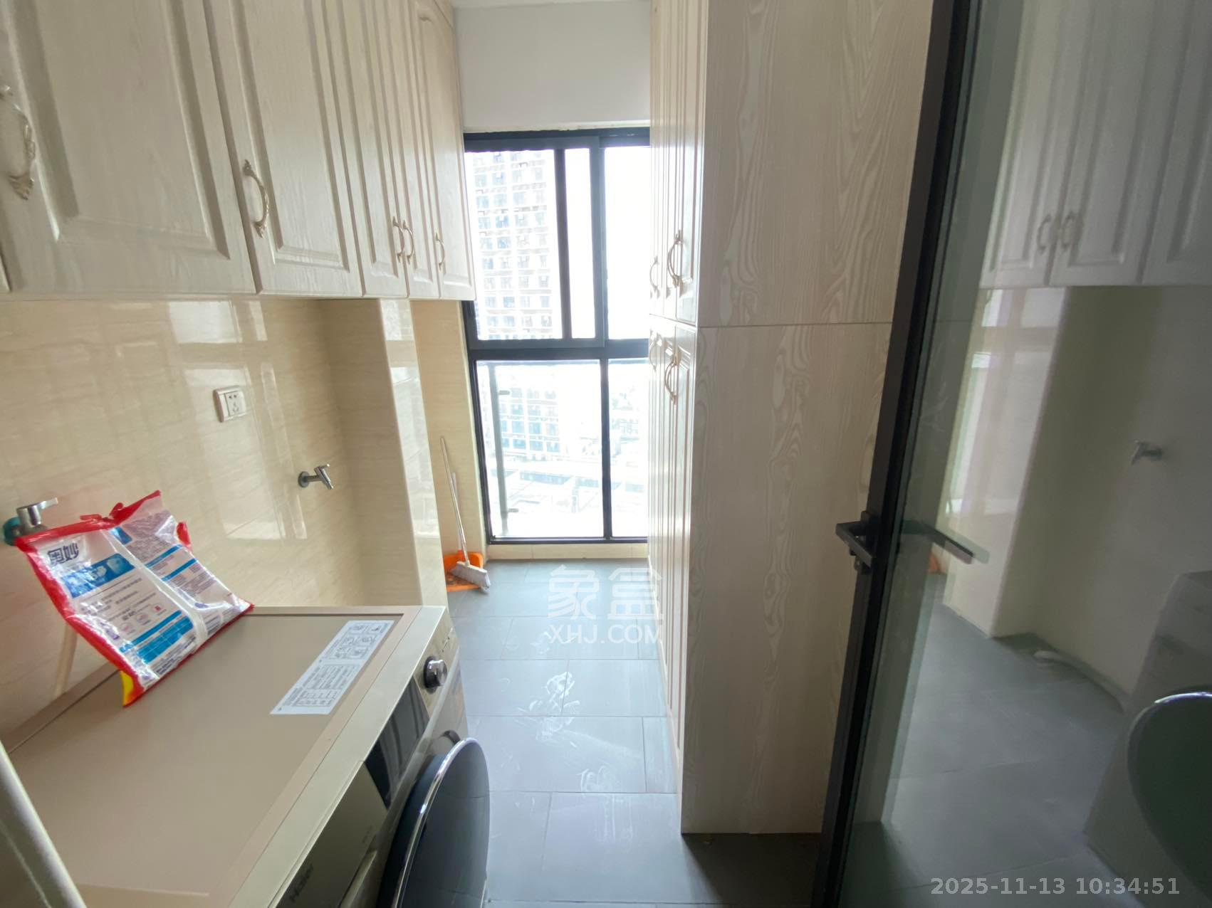 达美D6区  4室2厅2卫    3500.0元/月室内图