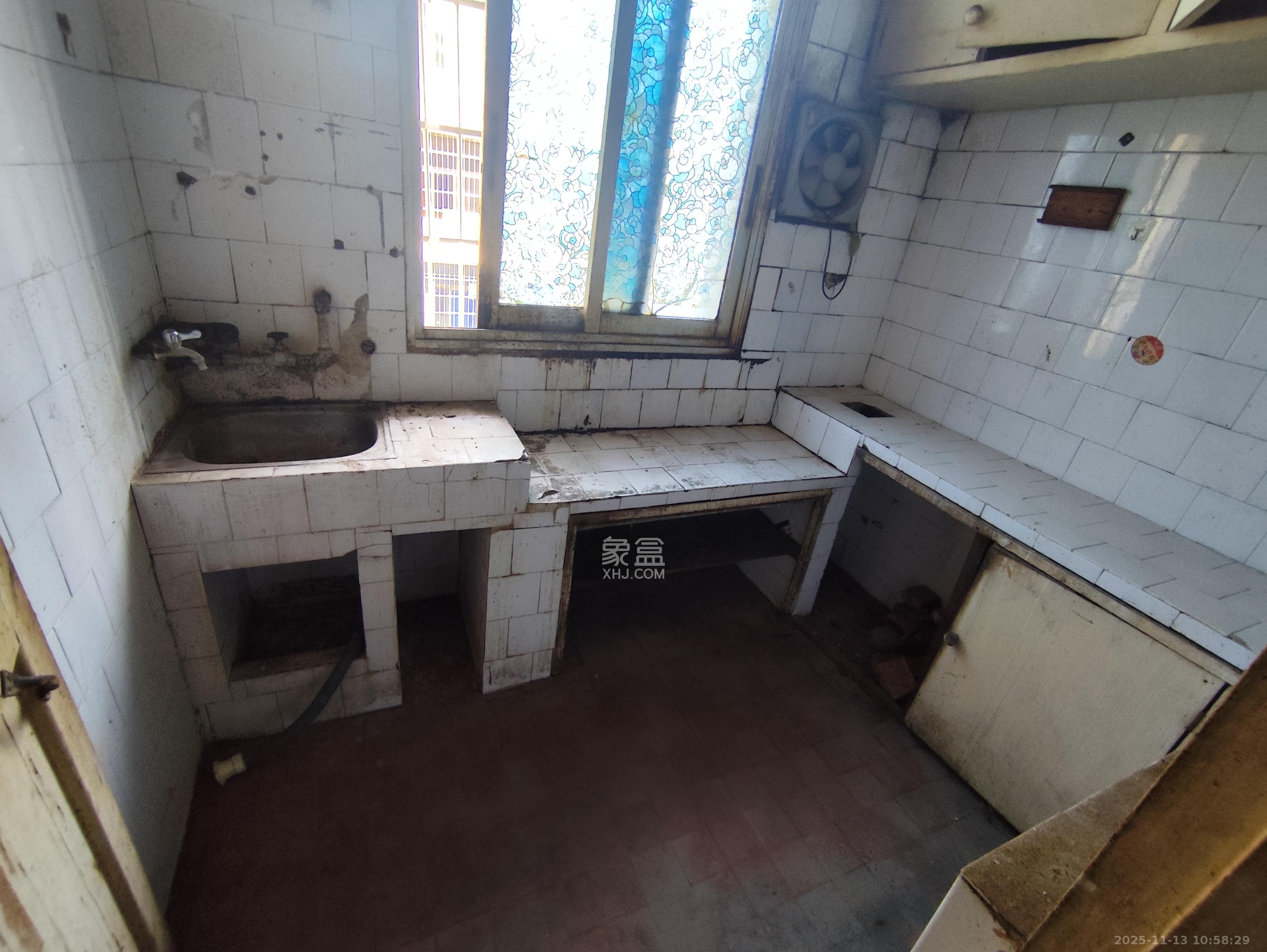 下碧湘街小区  3室1厅1卫    1500.0元/月室内图