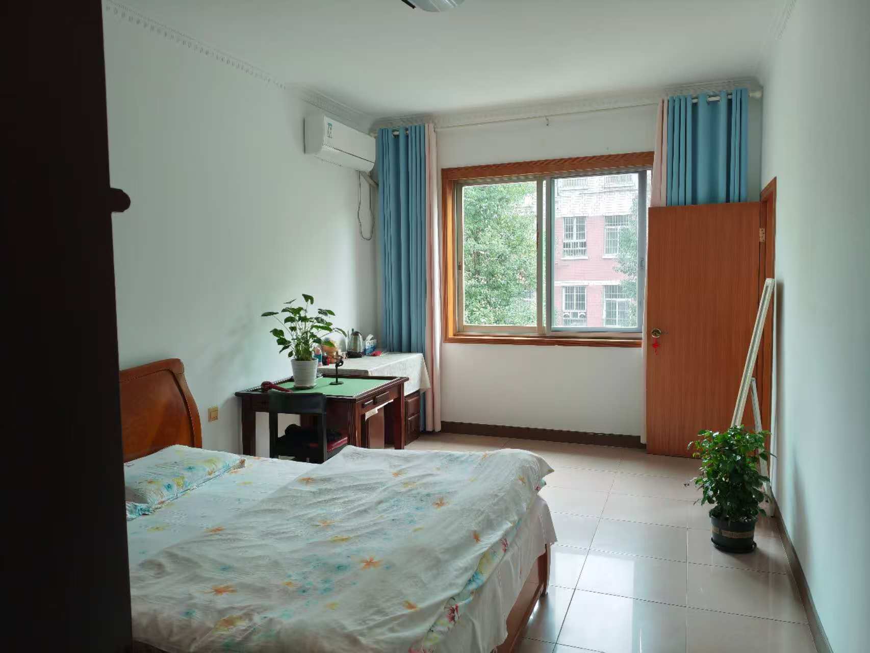 桃花仑居委会  1室2厅2卫    30.8万客厅