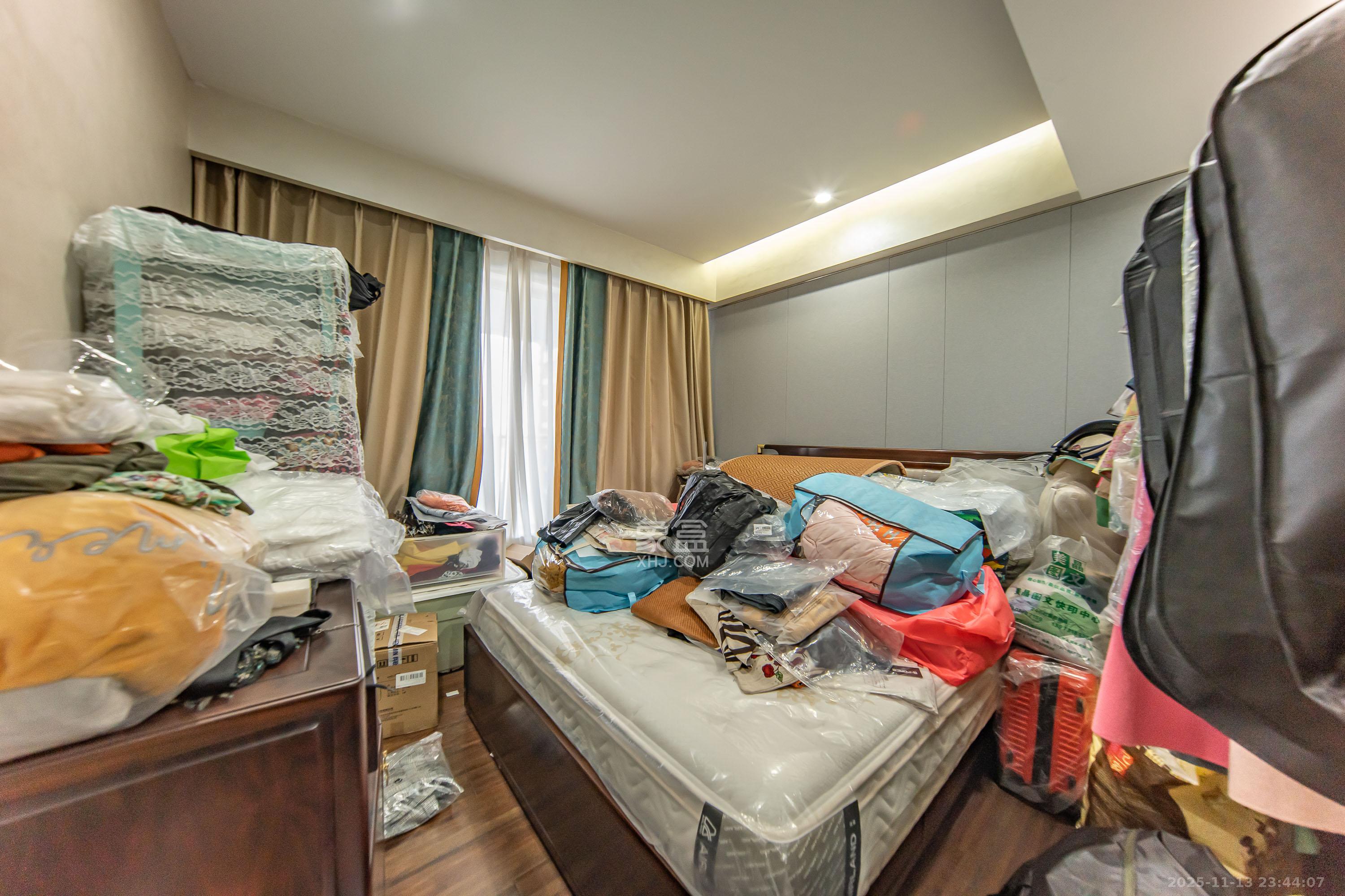 珠江颐德公馆 4室2厅2卫 380.0万 珠江颐德公馆 4室2厅2卫 380.0万卧室