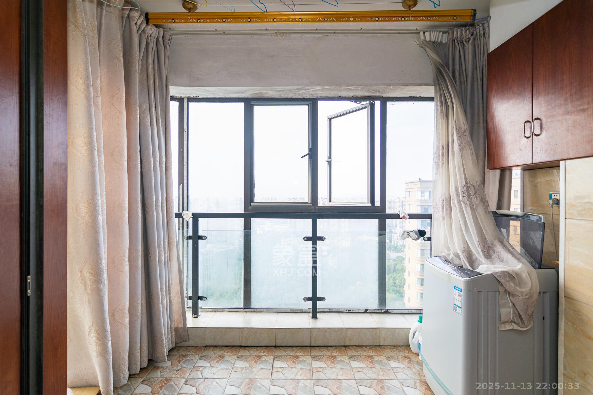 润和紫郡一期 5室2厅2卫 95.0万 润和紫郡一期 5室2厅2卫 95.0万阳台