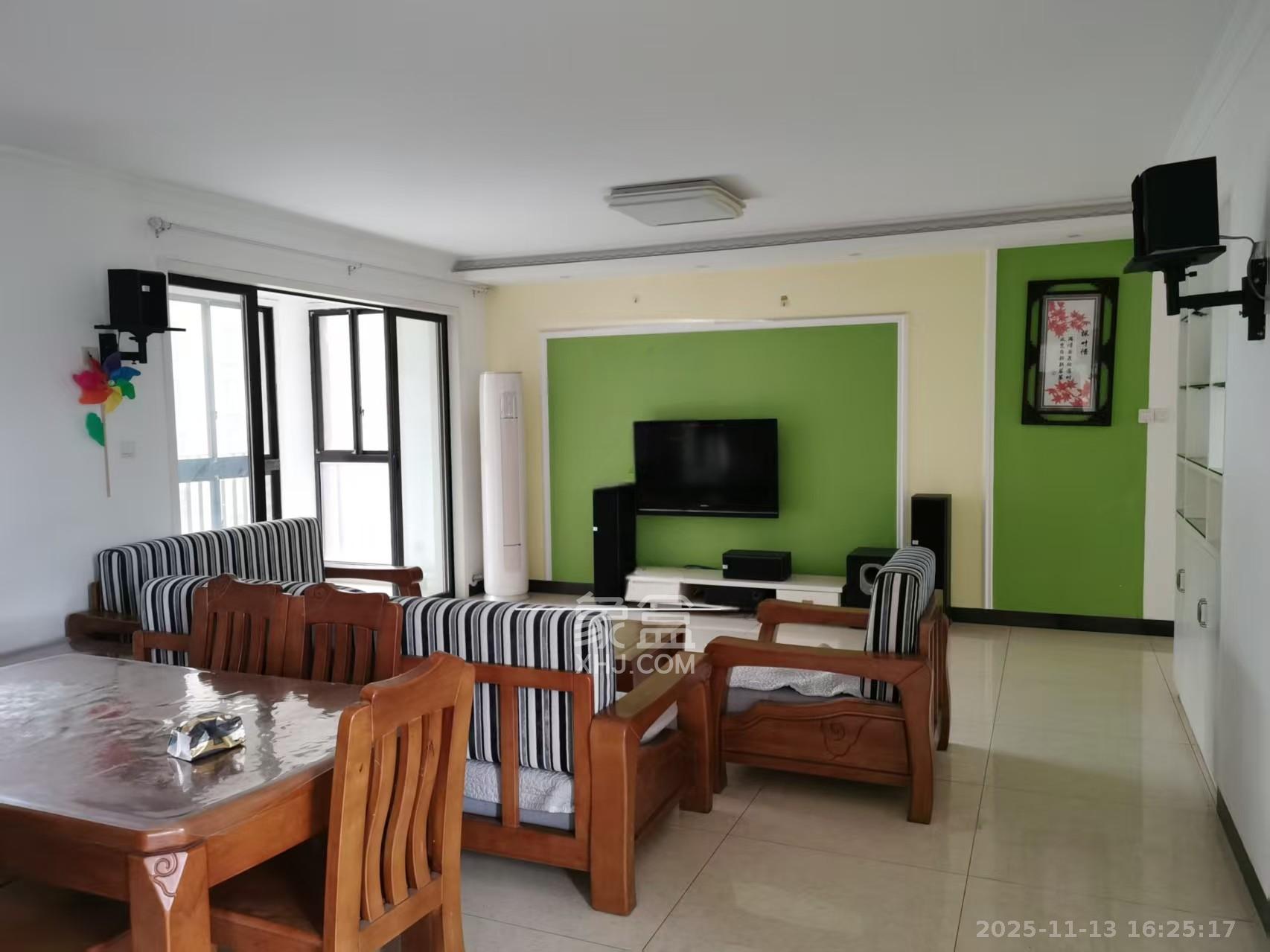 华润凤凰城三期  3室2厅2卫    2600.0元/月