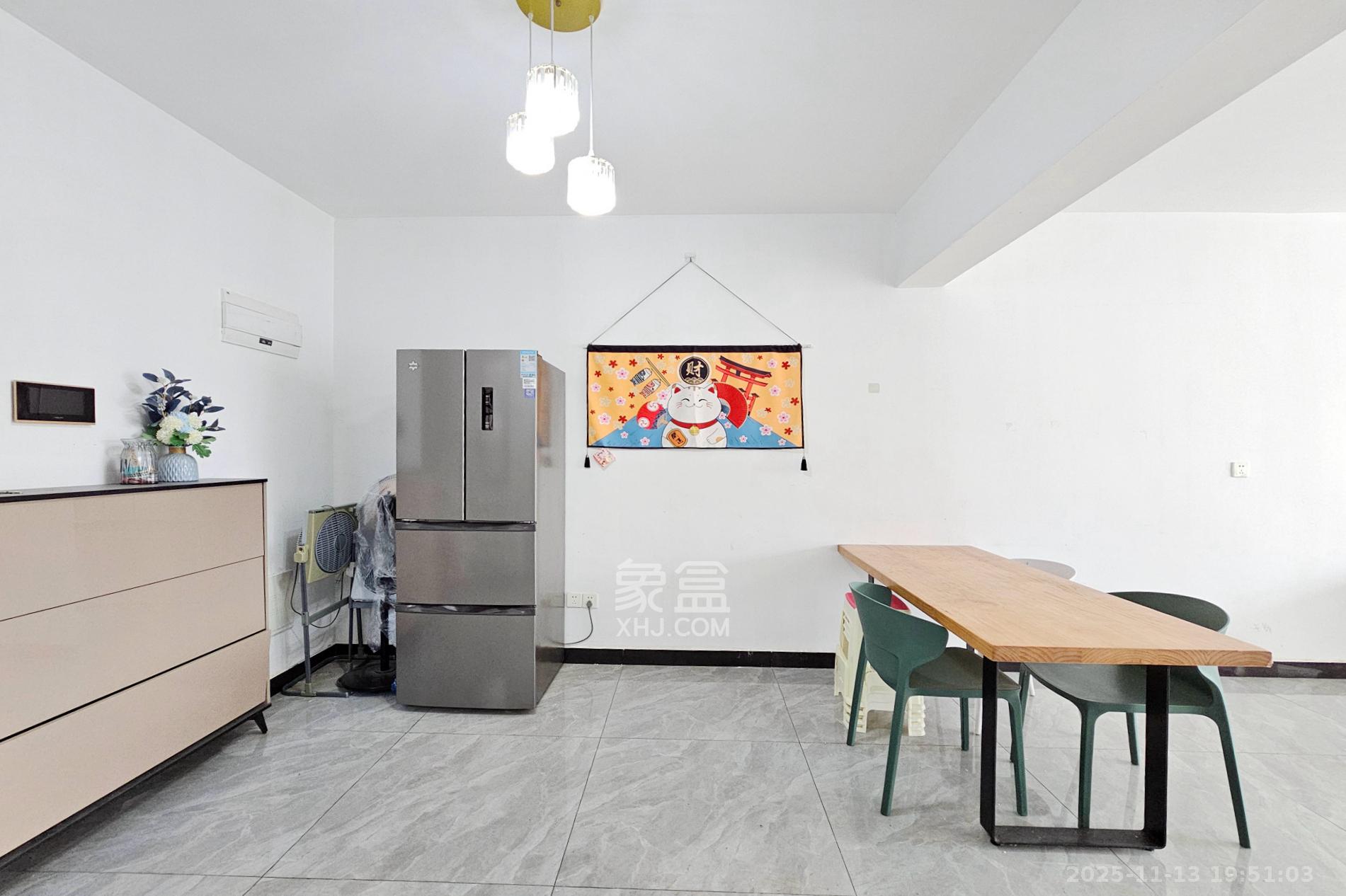 明昇壹城(明昇时代广场)一期 1室2厅2卫 120.0万 明昇壹城(明昇时代广场)一期 1室2厅2卫 120.0万客厅