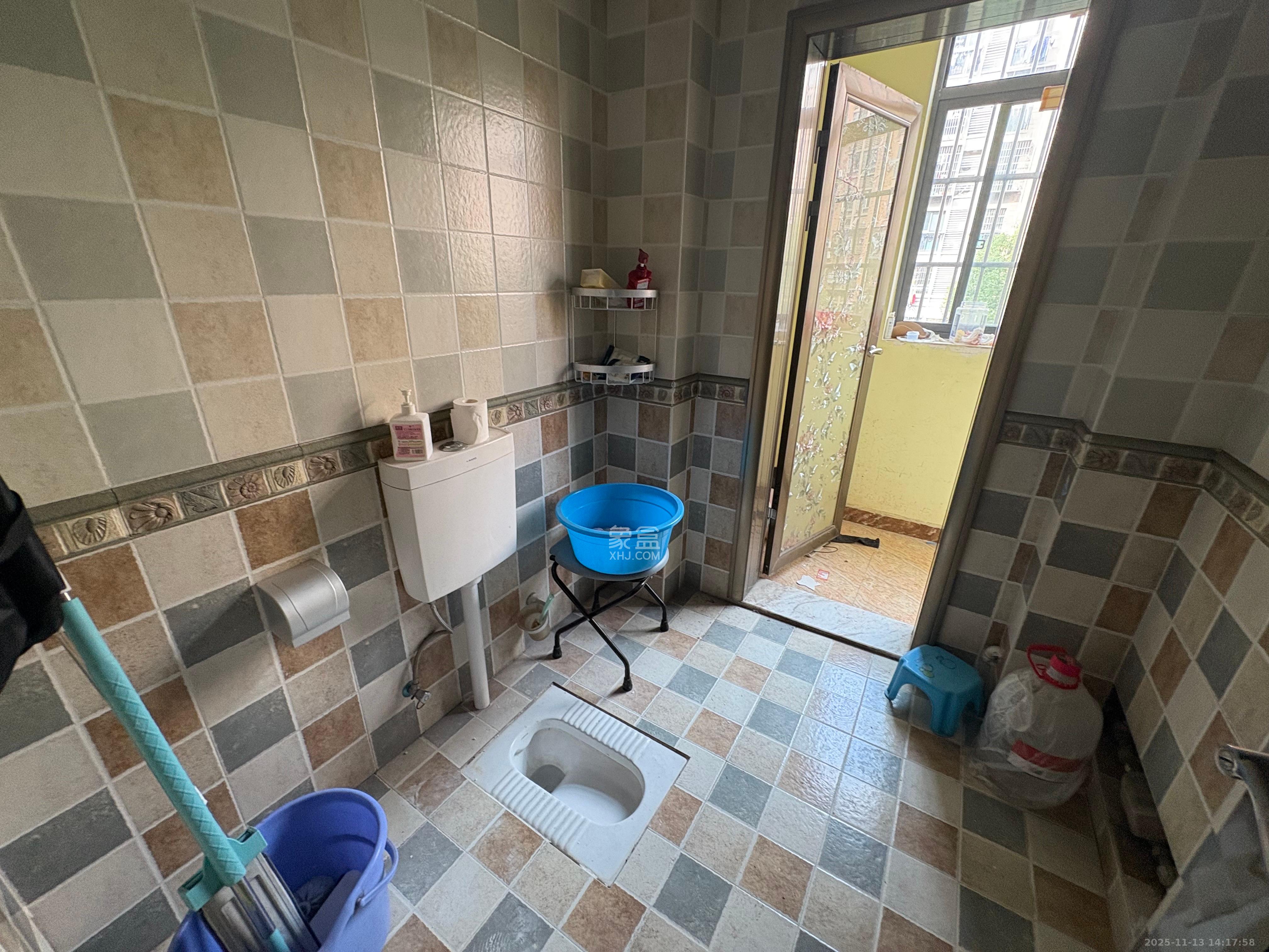 山水湾 3室2厅2卫 2500.0元/月 山水湾 3室2厅2卫 2500.0元/月室内图