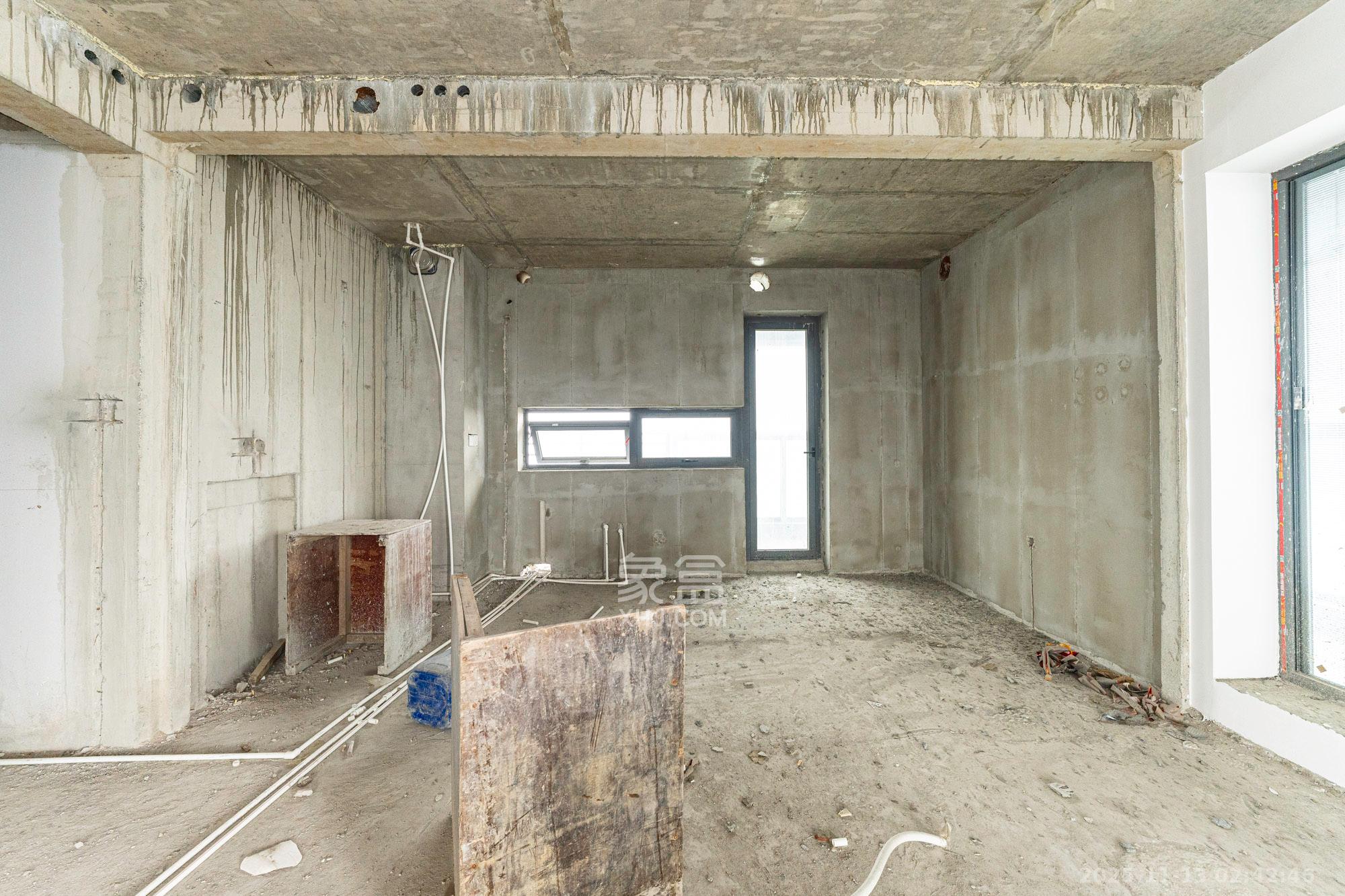 绿地V岛 7室2厅4卫 1280.0万 绿地V岛 7室2厅4卫 1280.0万客厅