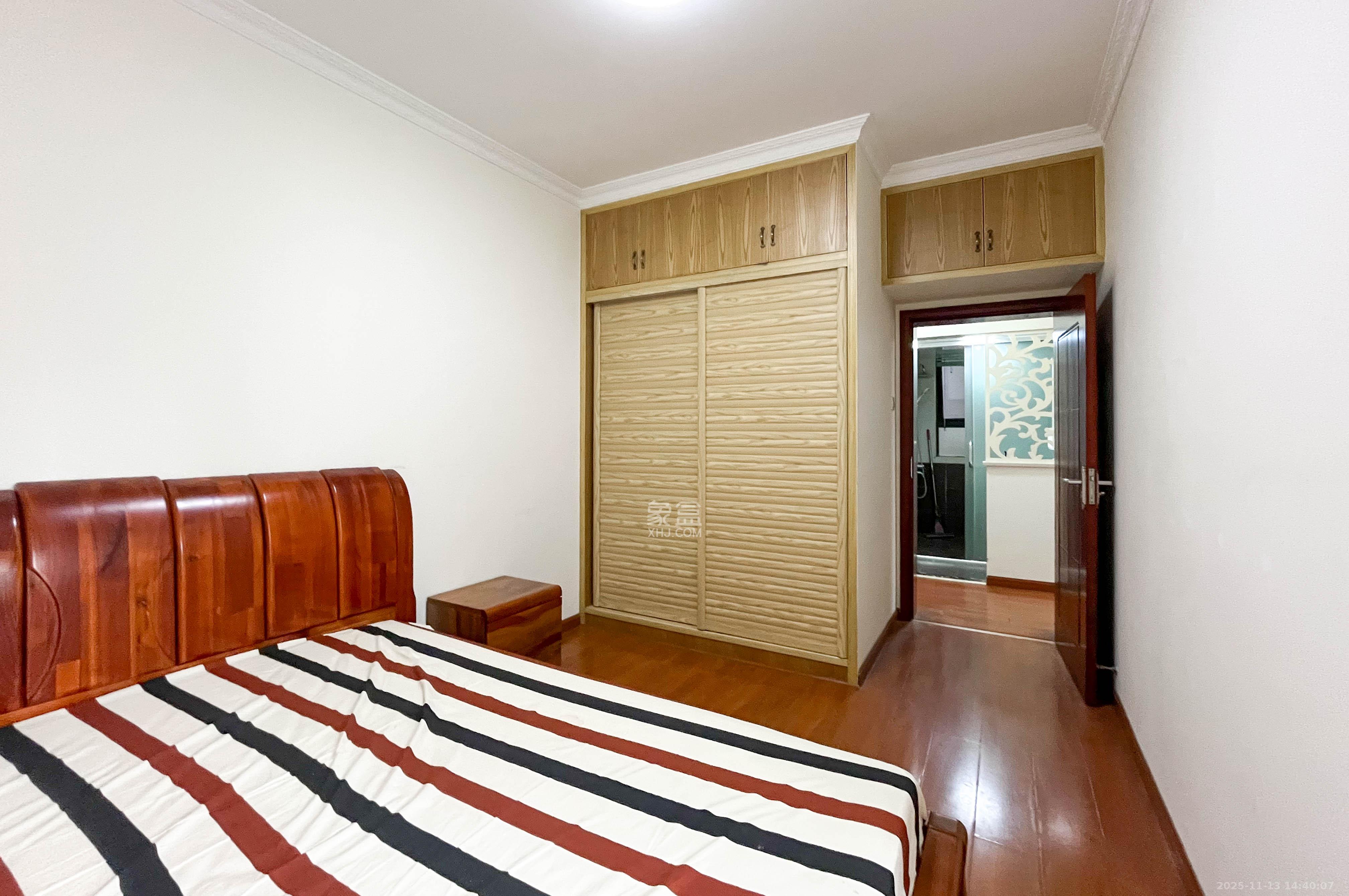 中海梅溪湖壹号  3室2厅1卫    120.0万其他