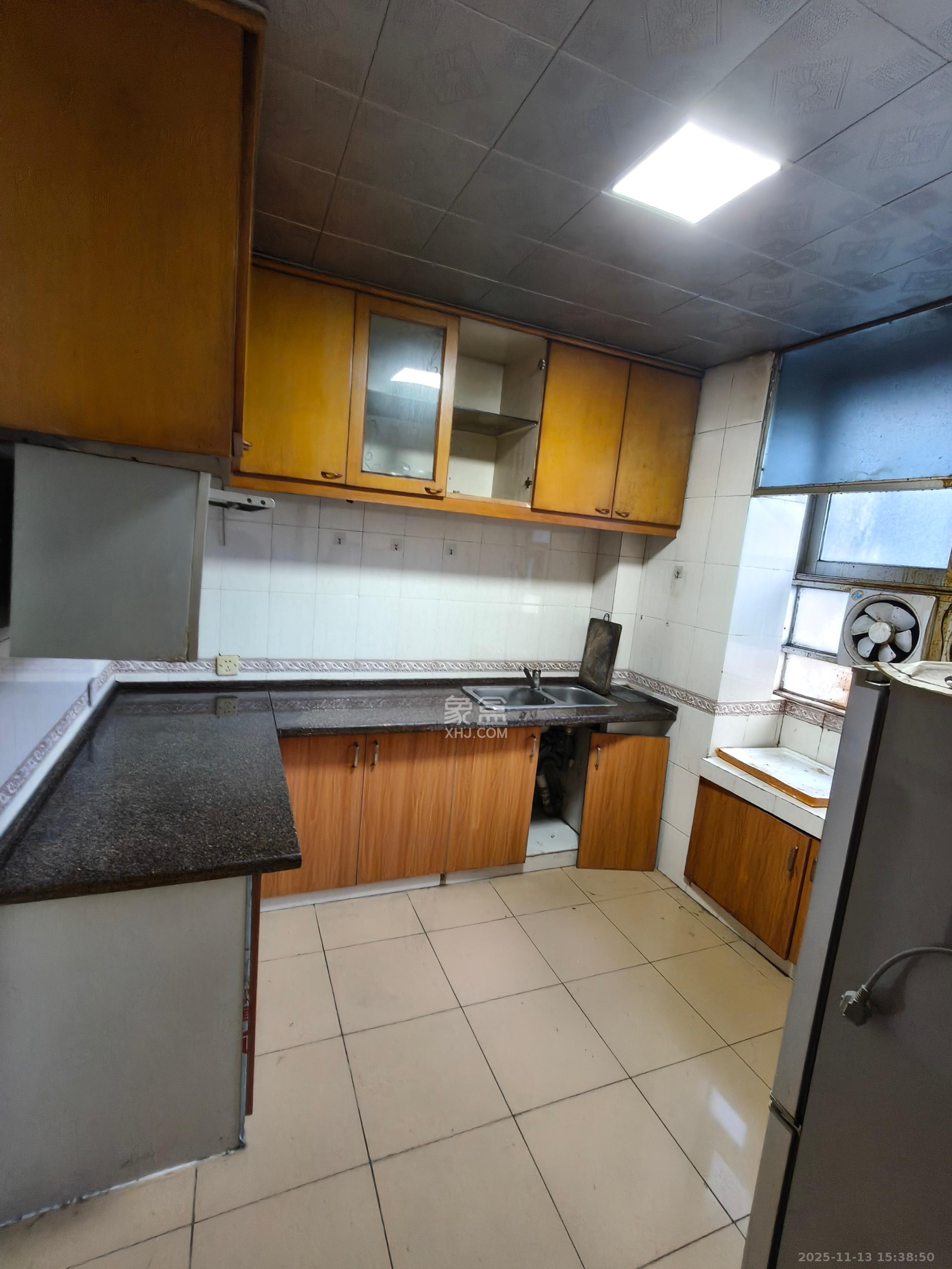 三和公寓  4室2厅2卫    2800.0元/月室内图