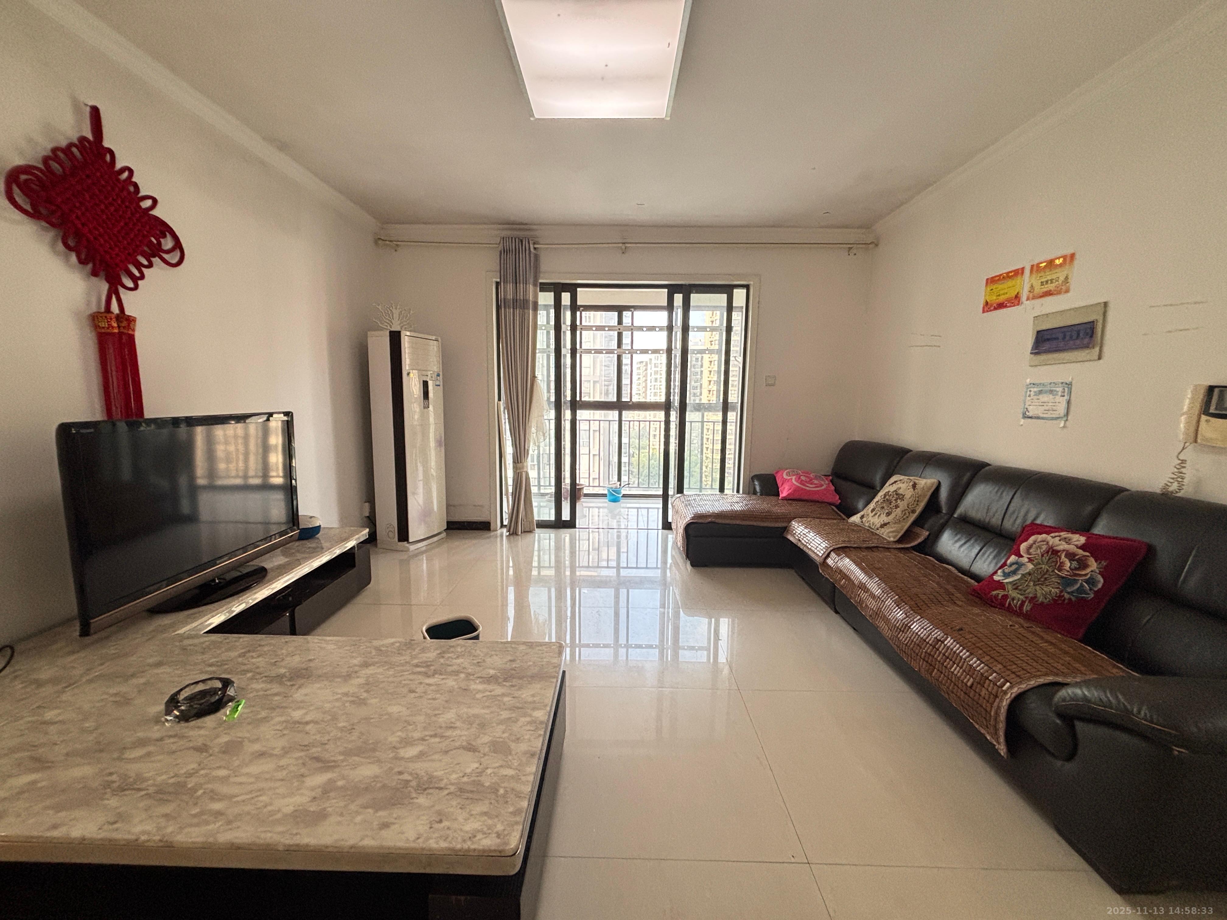 钱隆樽品(一、二、三期) 3室2厅2卫 2800.0元/月 钱隆樽品(一、二、三期) 3室2厅2卫 2800.0元/月室内图