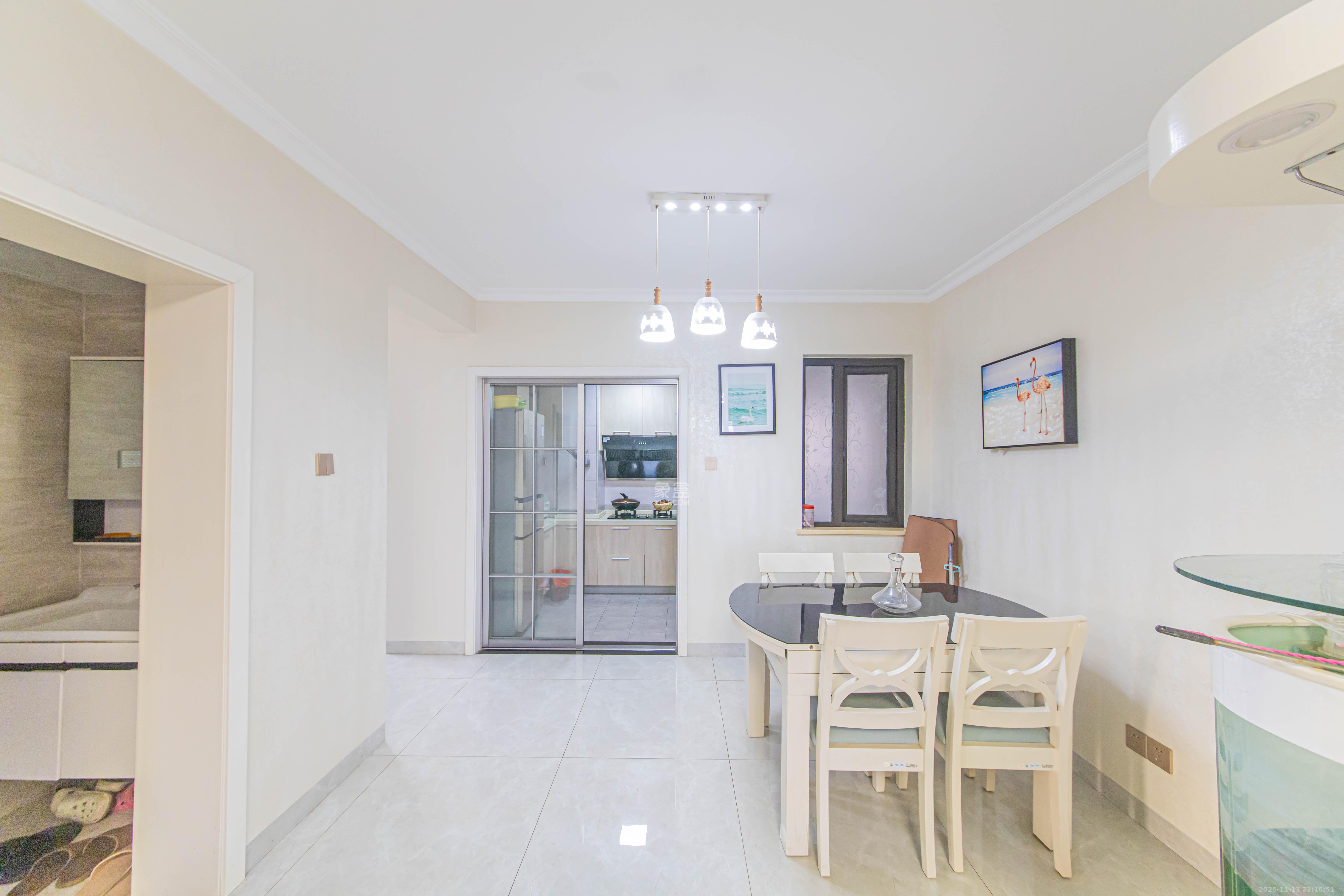 北辰中央公园C区  3室2厅1卫    83.9万客厅