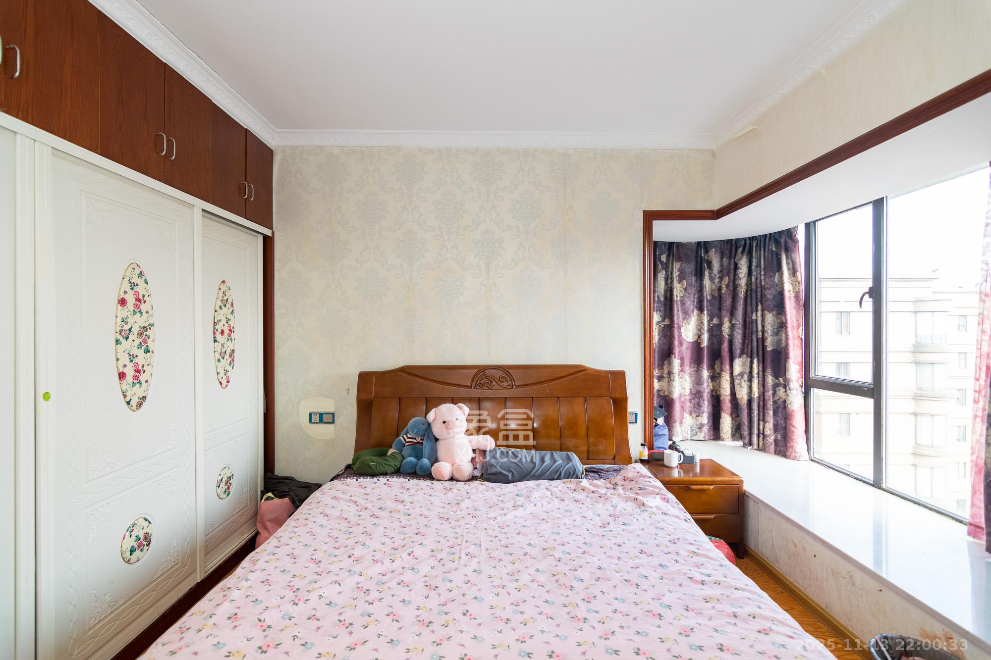 润和紫郡一期 5室2厅2卫 95.0万 润和紫郡一期 5室2厅2卫 95.0万卧室