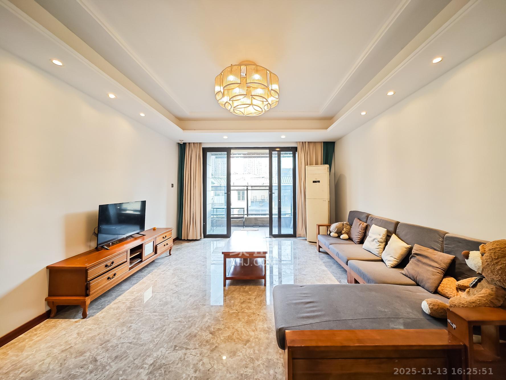 恒大御景天下城一期 3室2厅2卫 111.2万 恒大御景天下城一期 3室2厅2卫 111.2万客厅