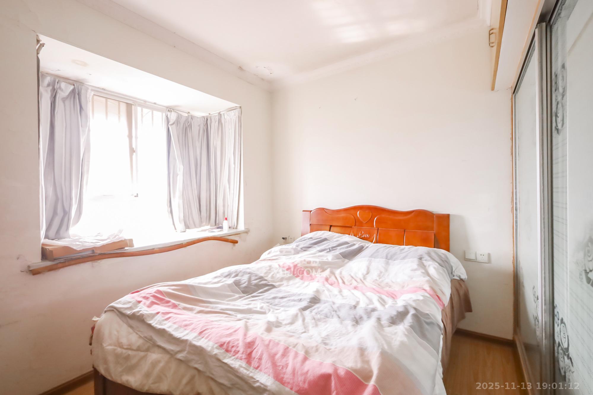 风华四季园 2室2厅1卫 75.0万 风华四季园 2室2厅1卫 75.0万卧室