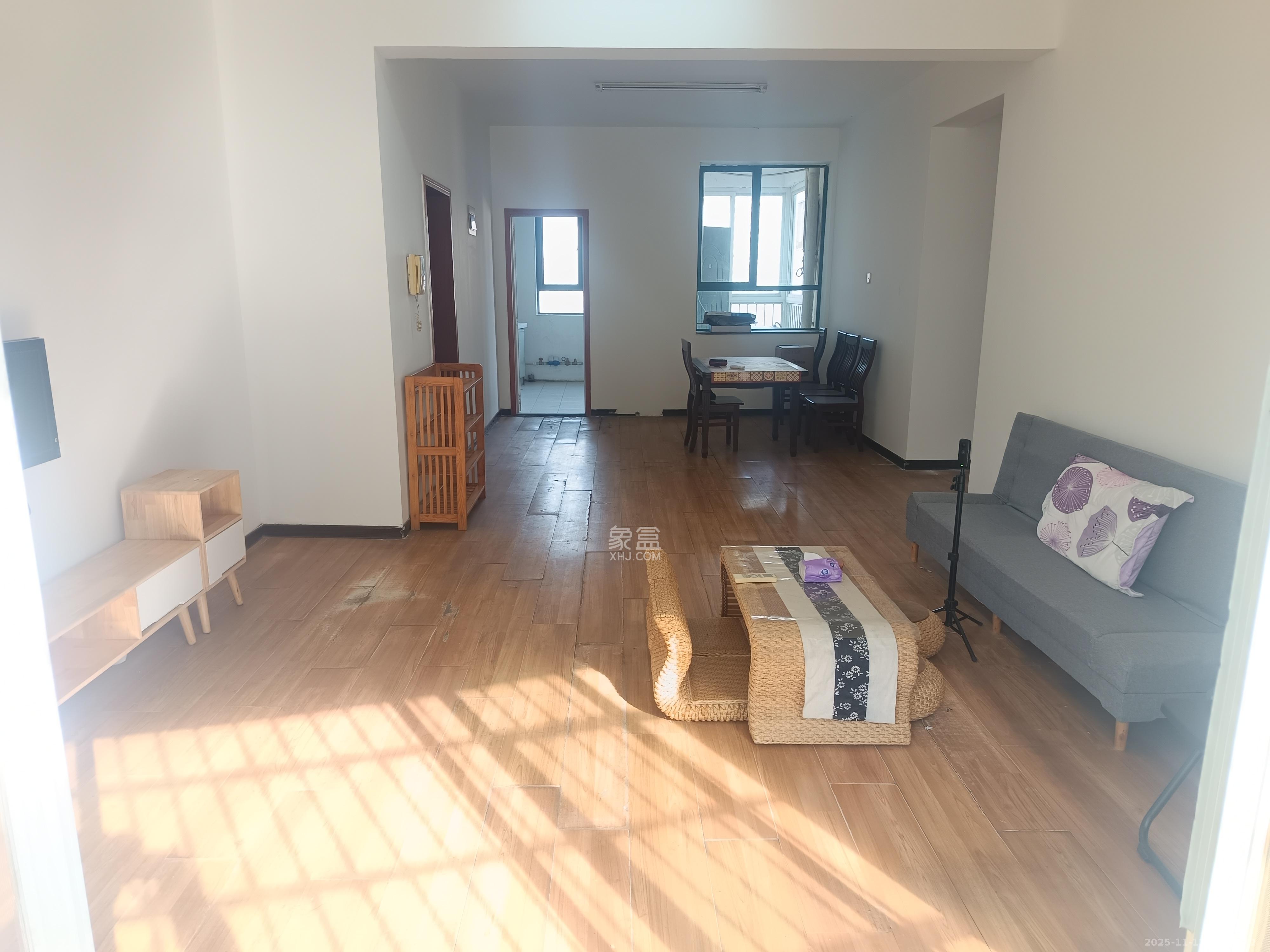 金色山庄  3室2厅2卫    2800.0元/月室内图