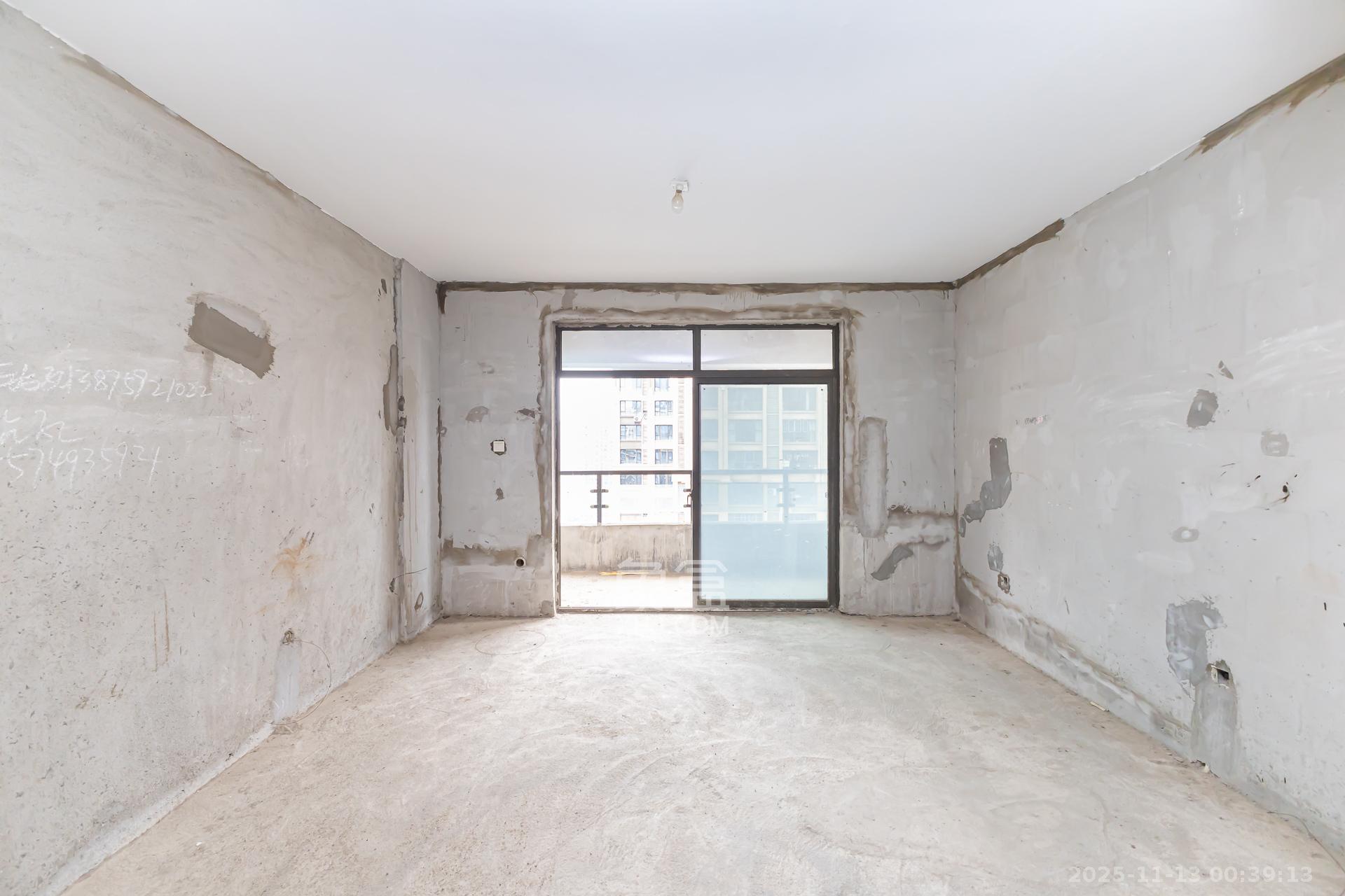 润和又一城  1室0厅0卫    88.0万客厅