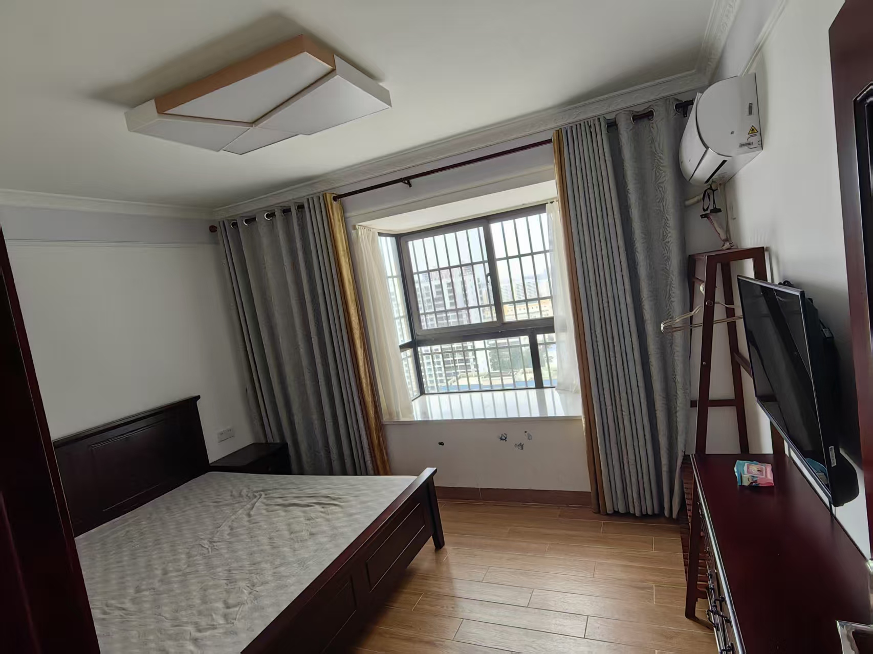 海信华庭  3室2厅1卫    2800.0元/月室内图