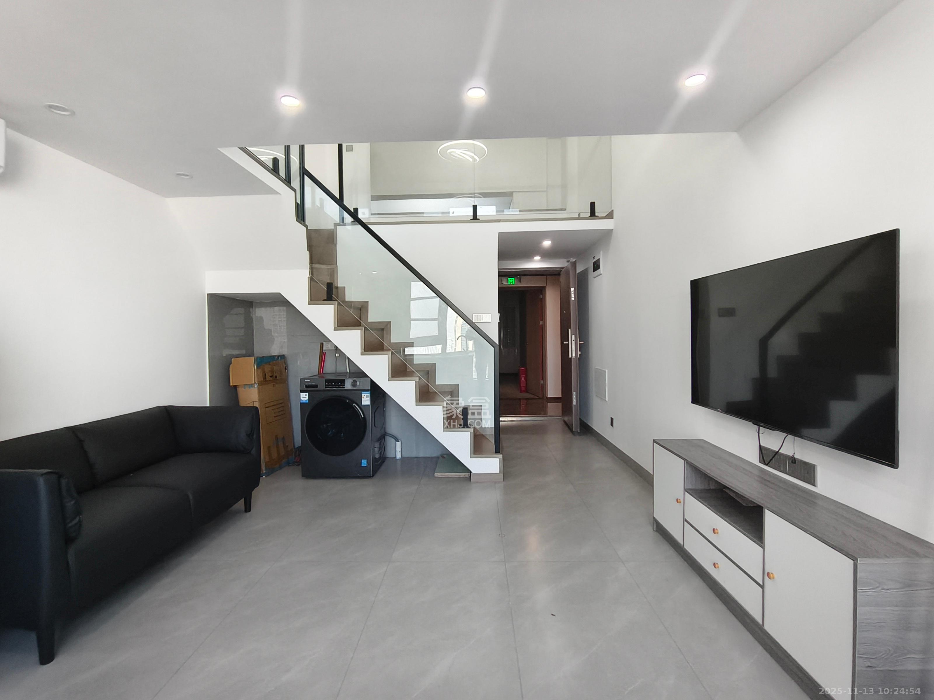 卓越中寰  2室1厅1卫    2200.0元/月