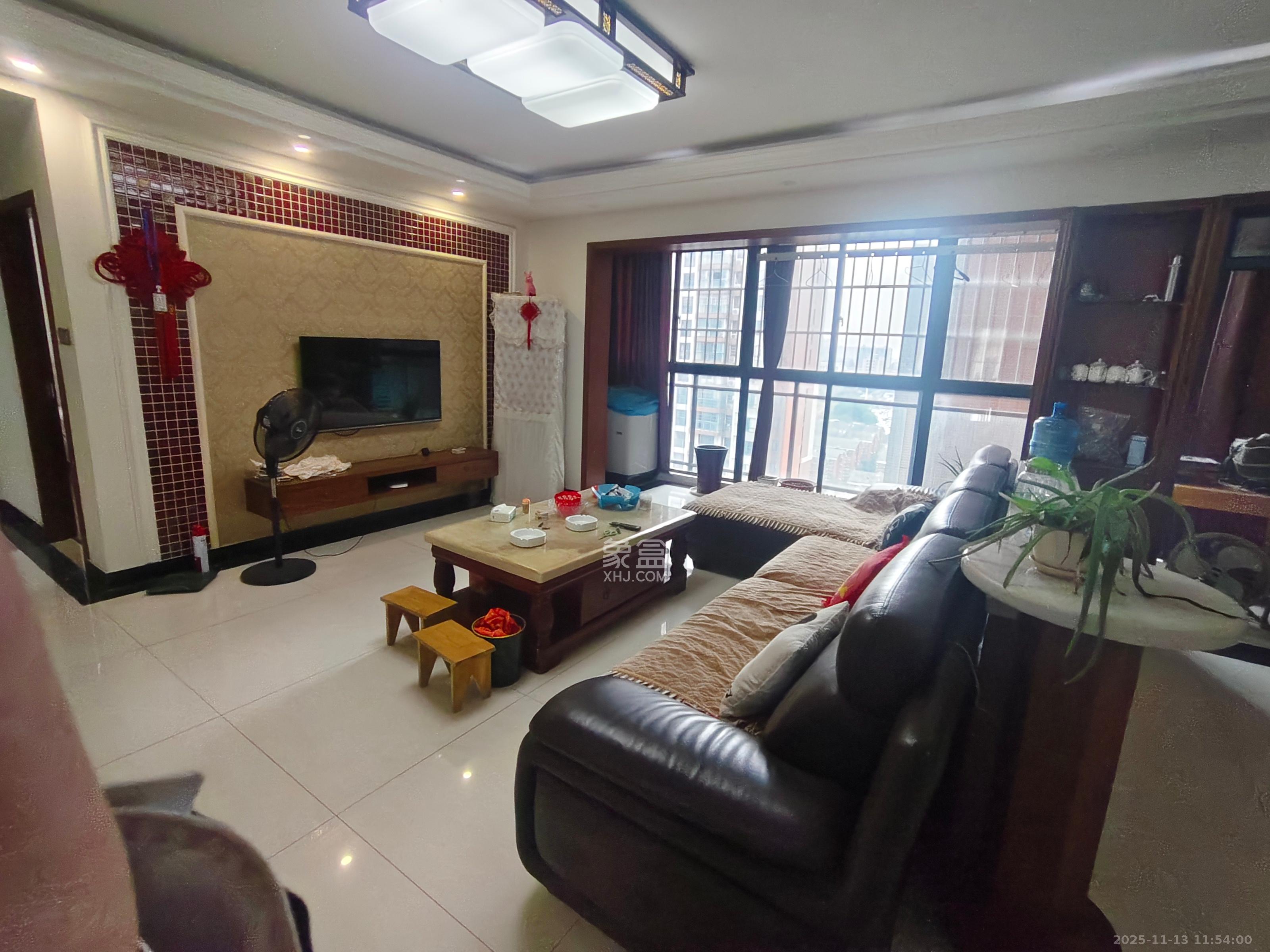 盛地尊域  3室2厅2卫    2200.0元/月