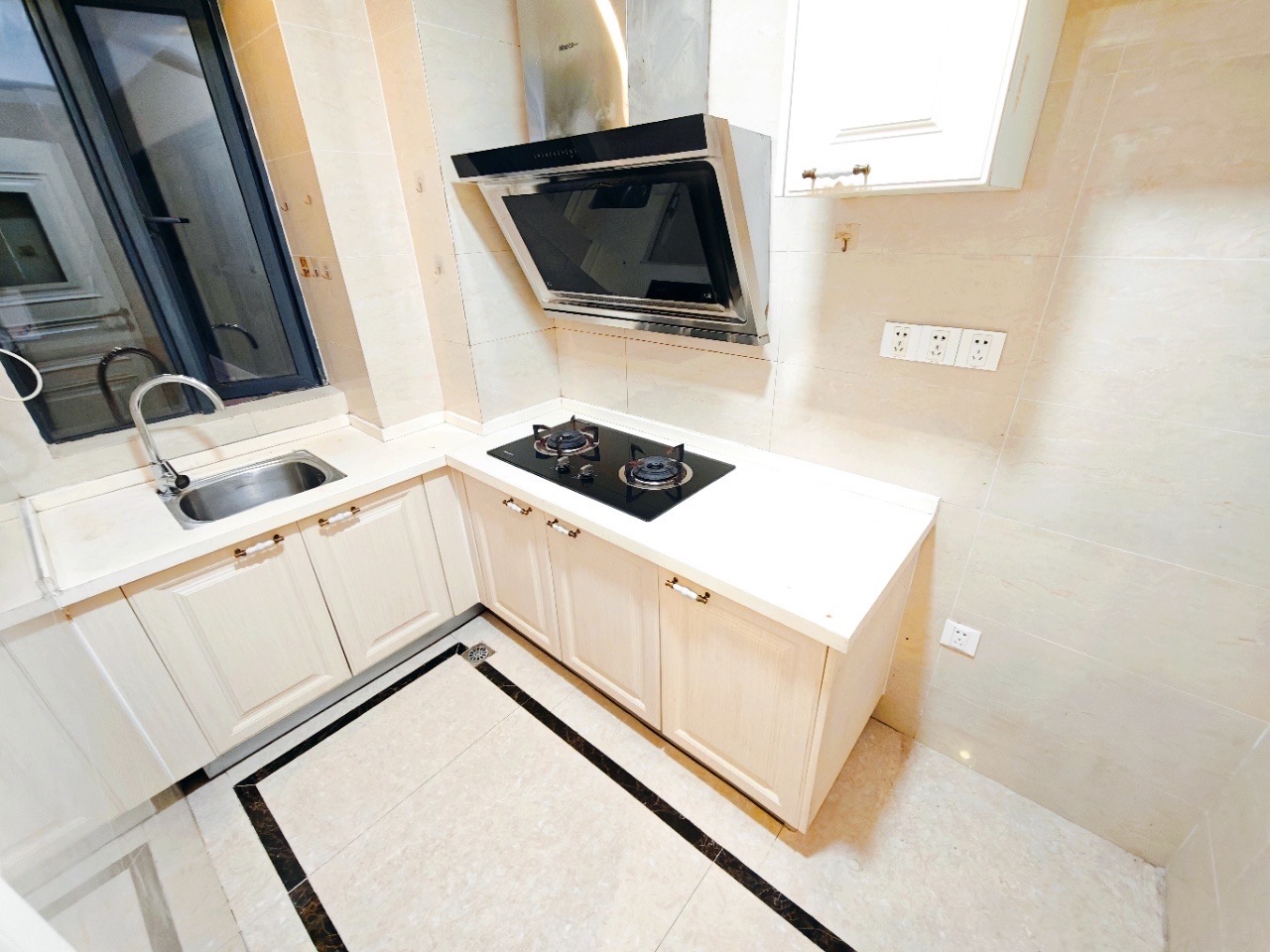 置地御海公馆  2室2厅1卫    96.0万客厅