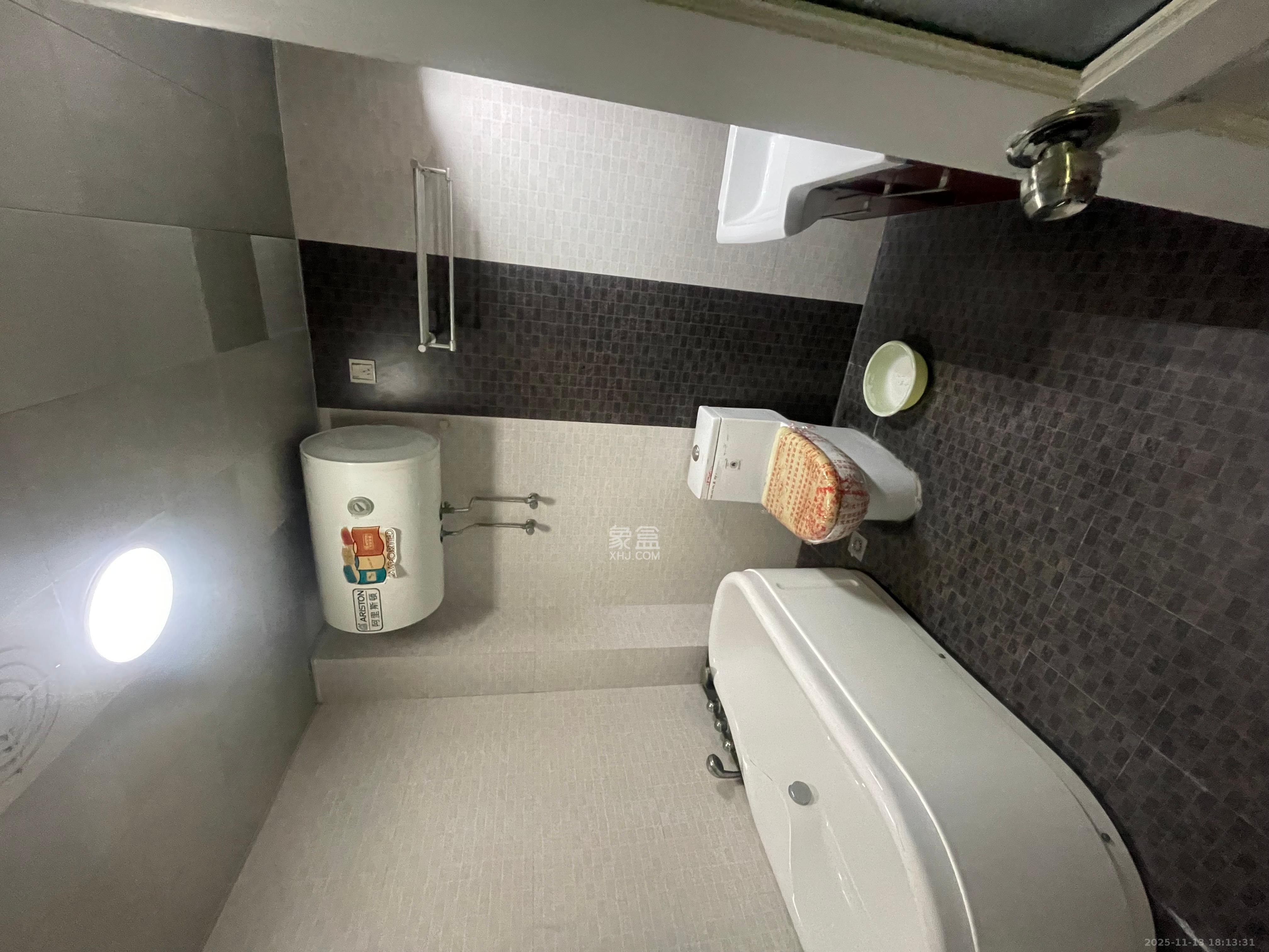 西子花苑  3室2厅2卫    2800.0元/月