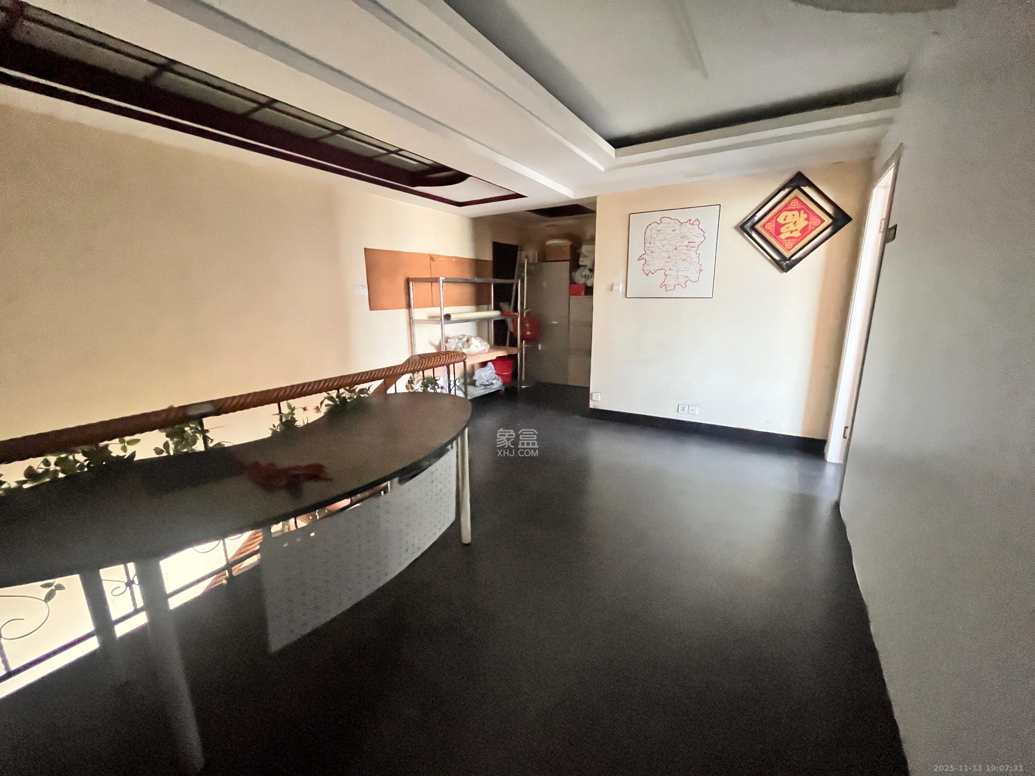 华联花园 5室2厅3卫 4200.0元/月 华联花园 5室2厅3卫 4200.0元/月室内图