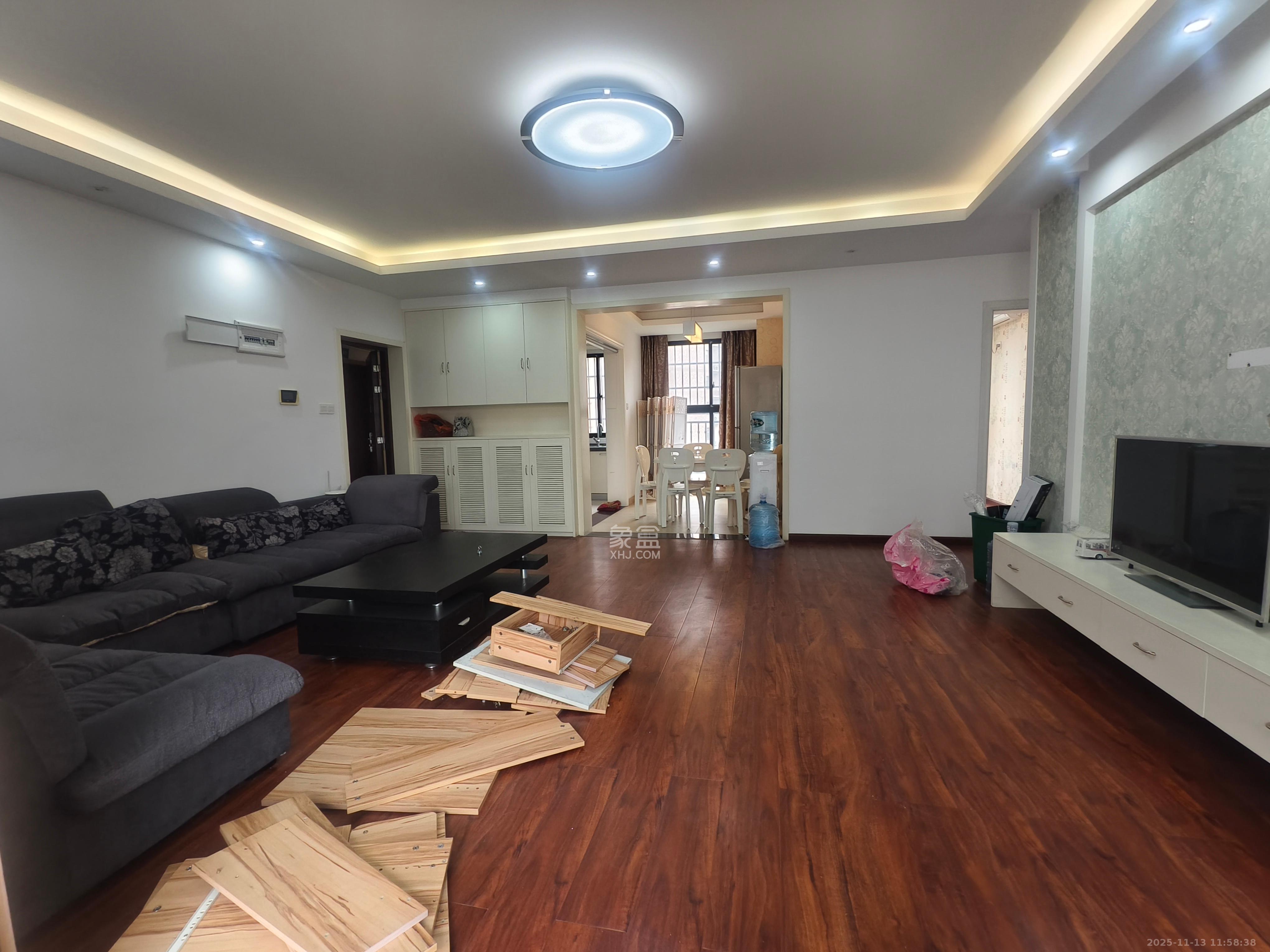 康桥长郡  4室2厅2卫    2600.0元/月室内图