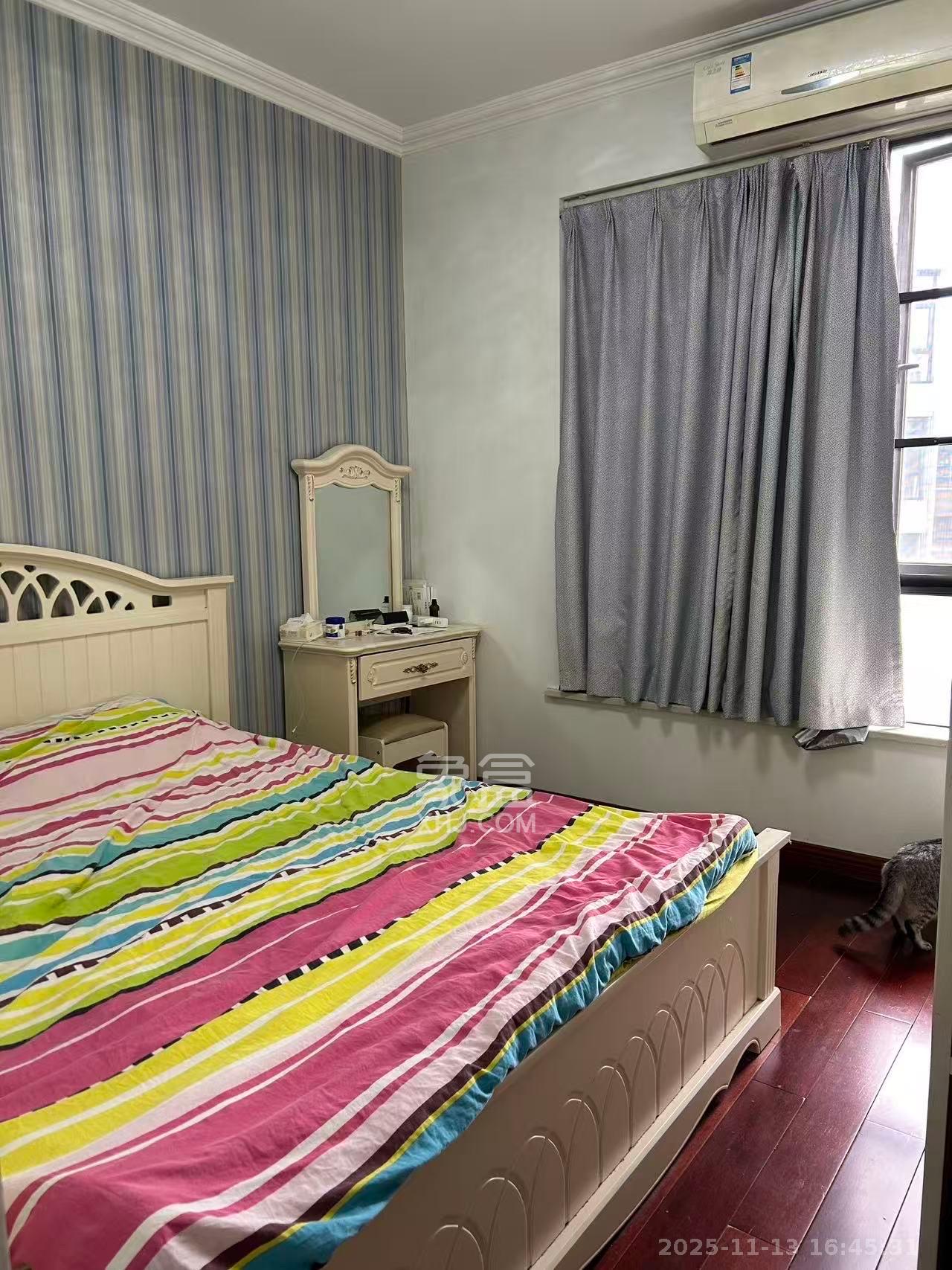 阳光100三期  3室2厅1卫    2600.0元/月室内图