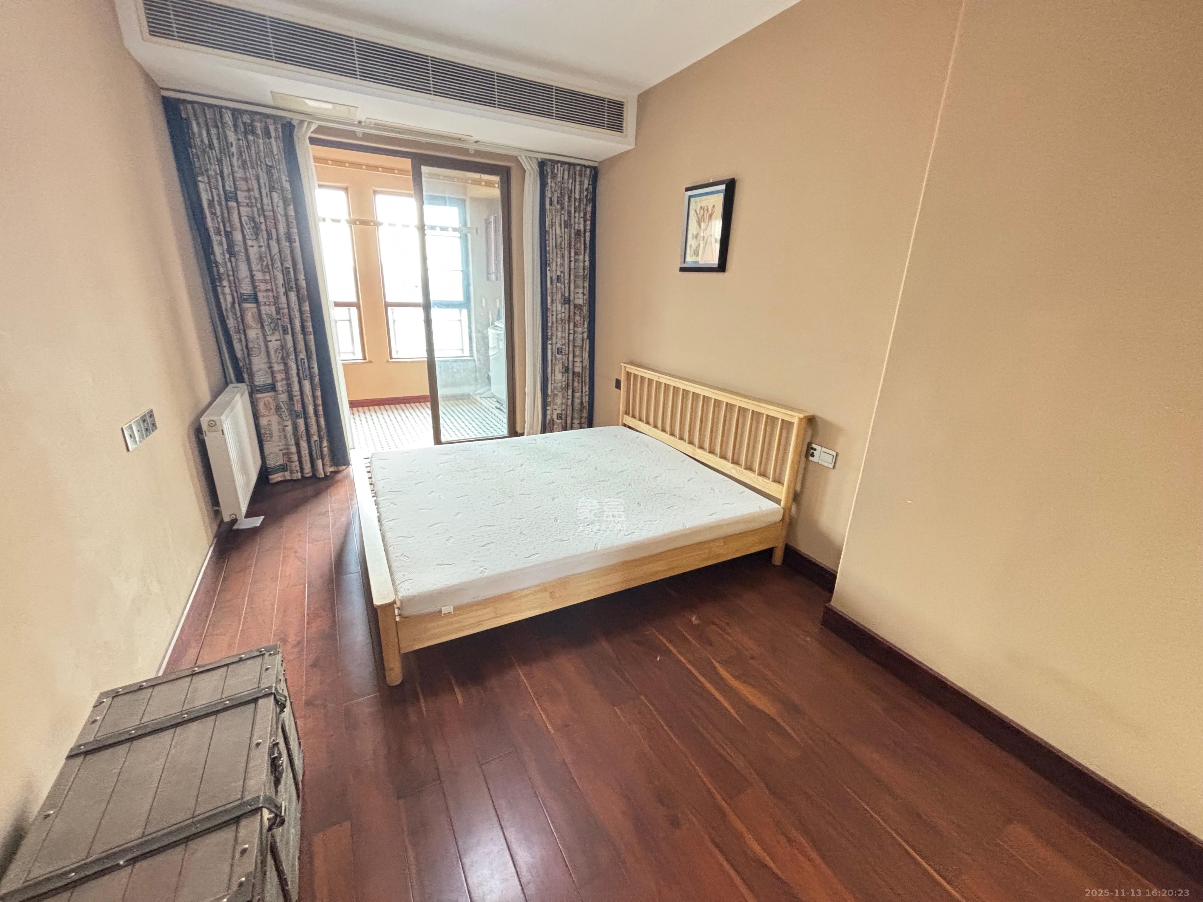 第六都（陆都小区）  4室2厅2卫    5000.0元/月室内图