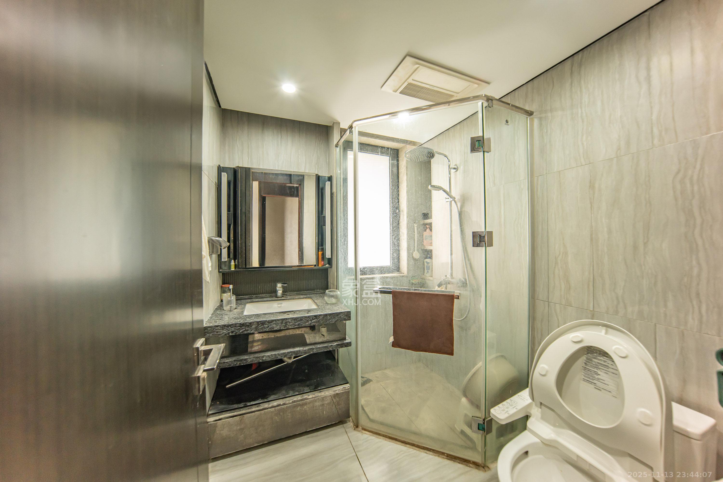 珠江颐德公馆  4室2厅2卫    380.0万卫生间