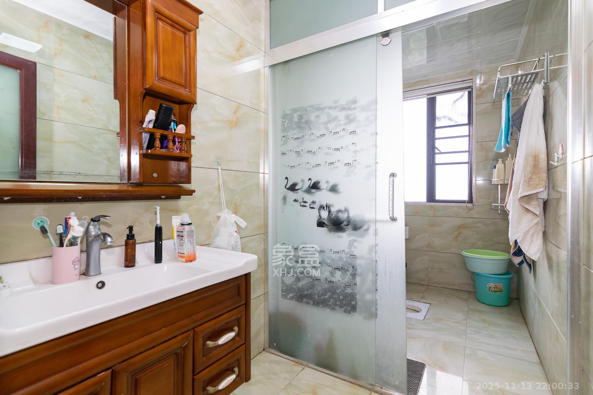 润和紫郡一期  5室2厅2卫    95.0万卫生间