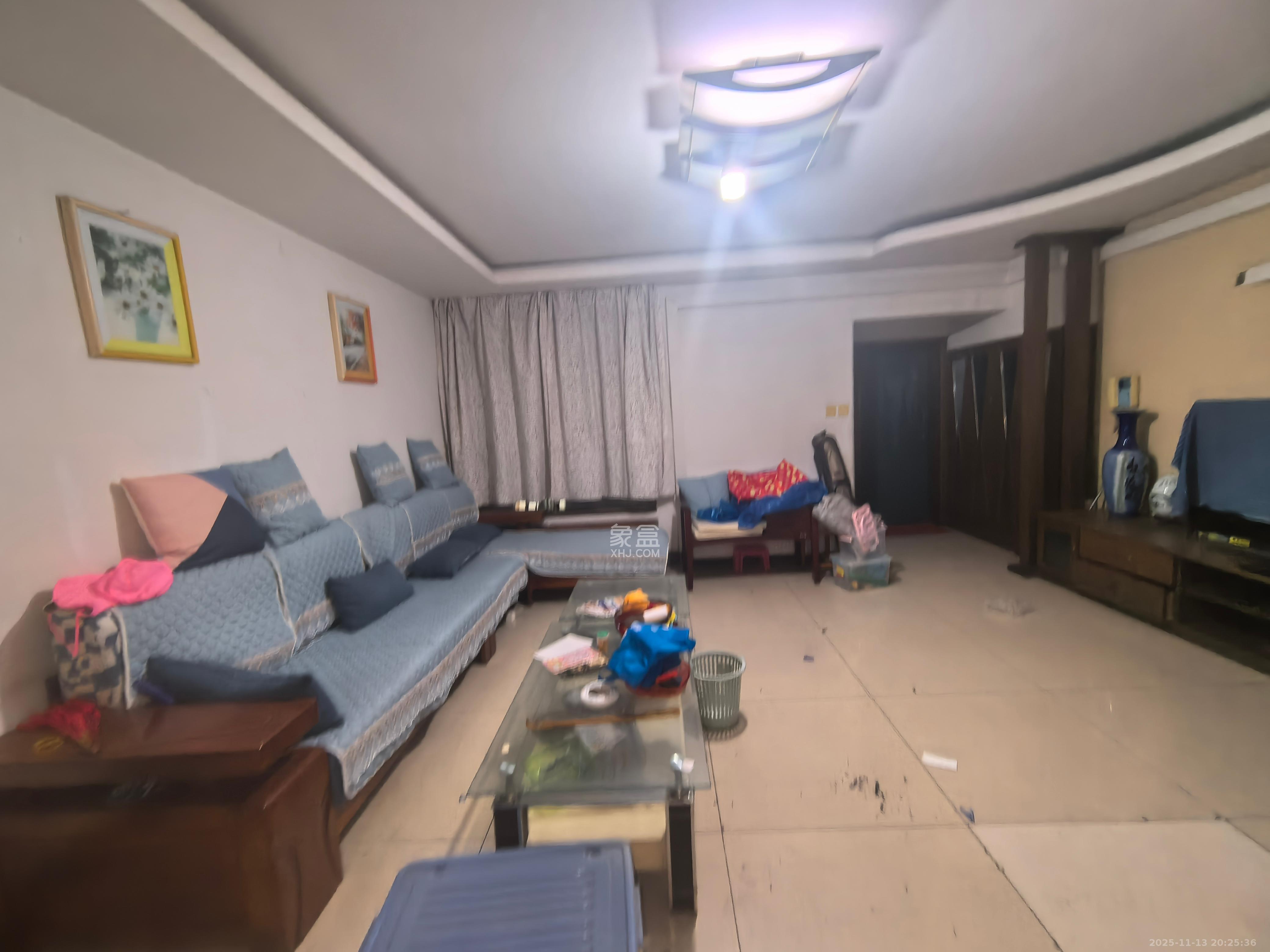 雅园小区  4室2厅2卫    3600.0元/月室内图