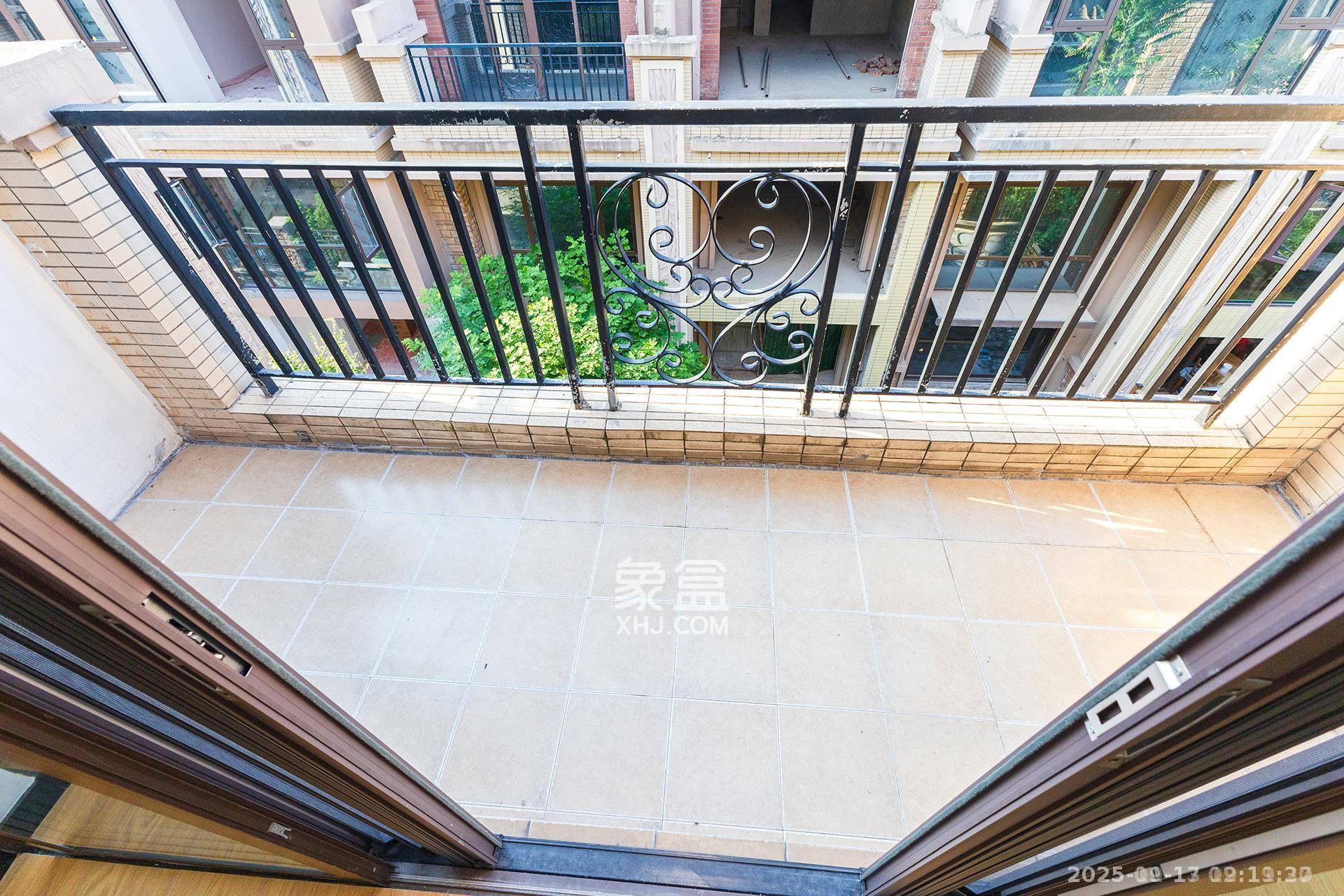 盈峰翠邸  5室2厅4卫    12000.0元/月室内图