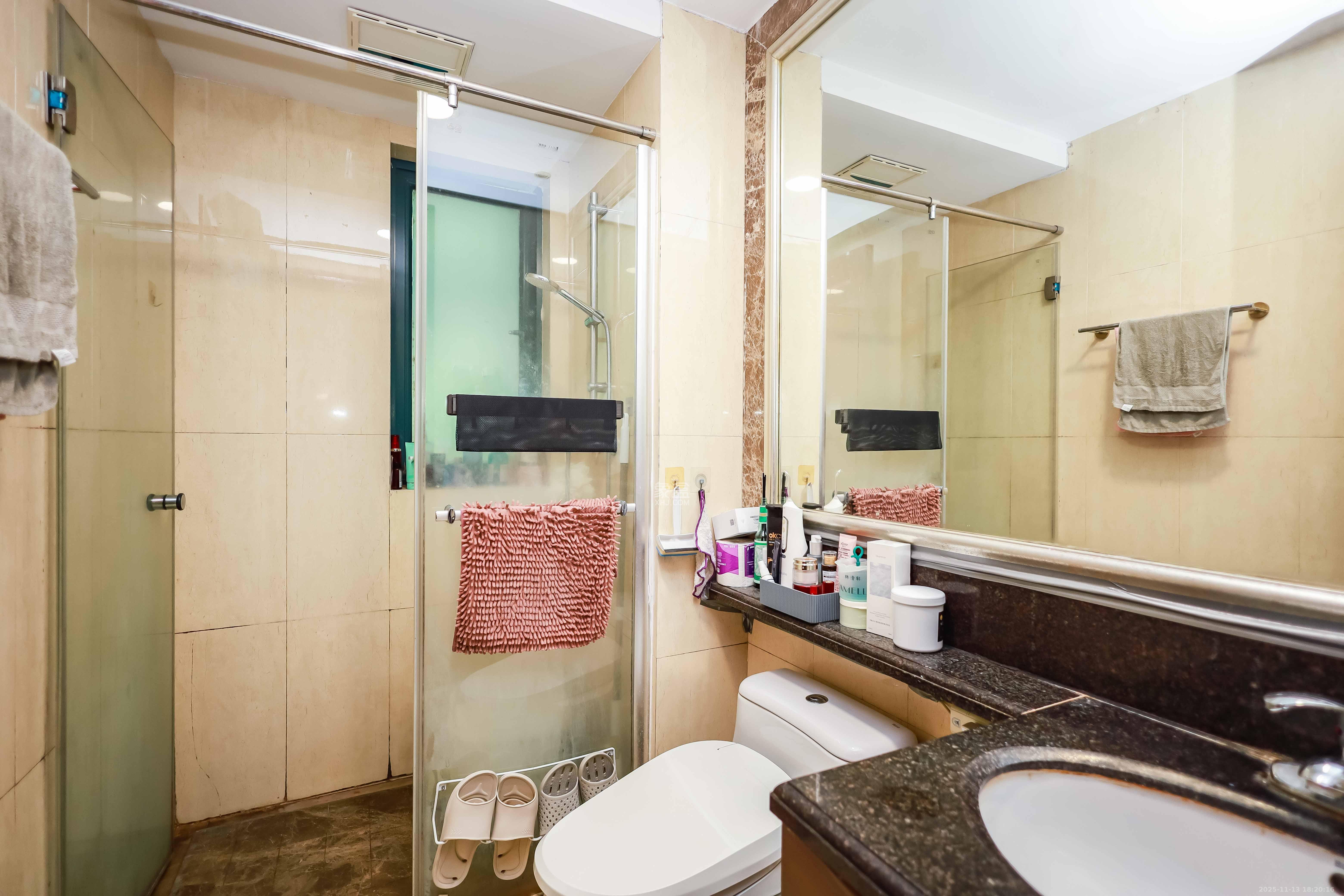 恒大华府  3室2厅1卫    135.0万卫生间