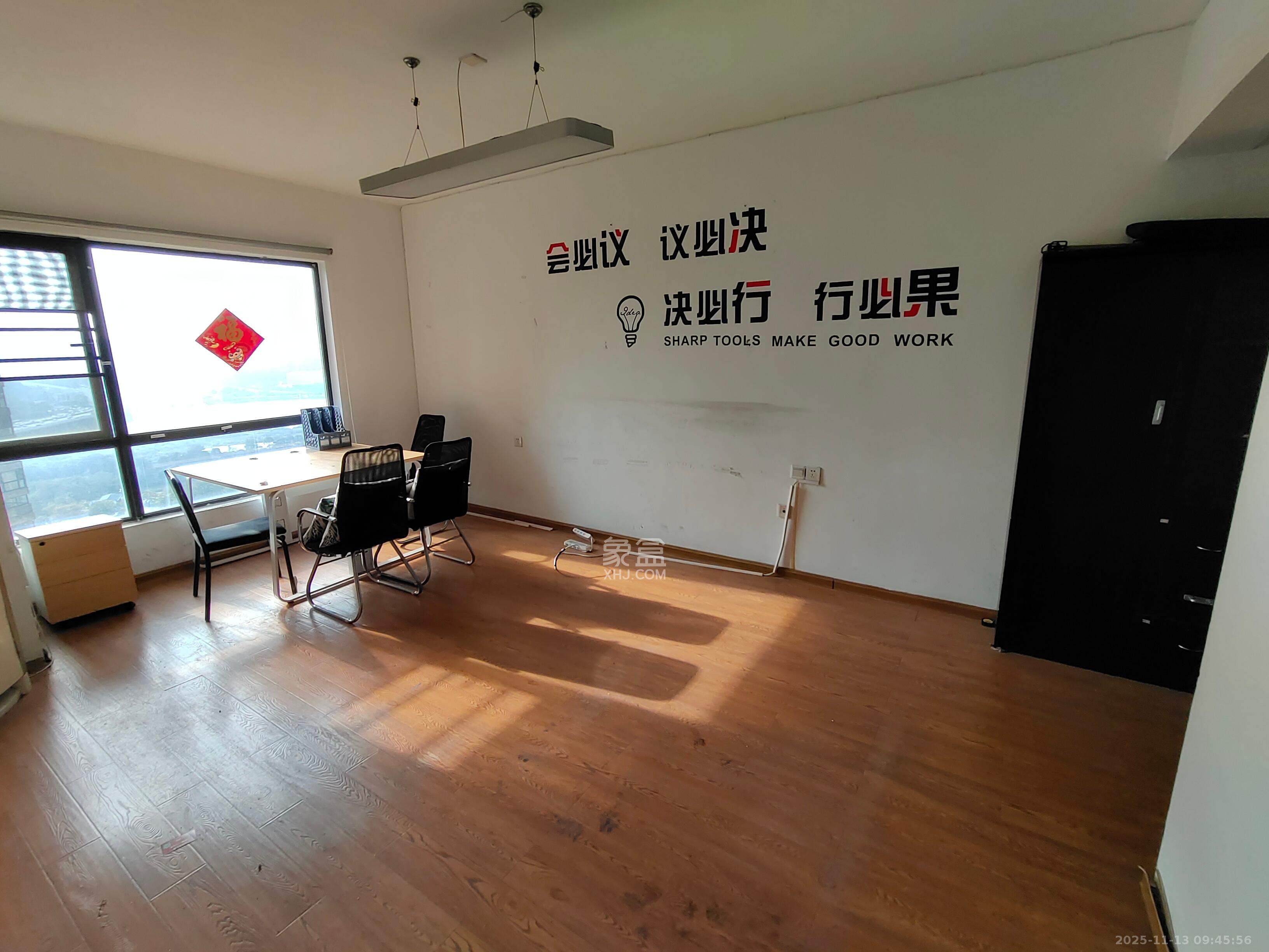 达美D6区  4室1厅2卫    3900.0元/月室内图