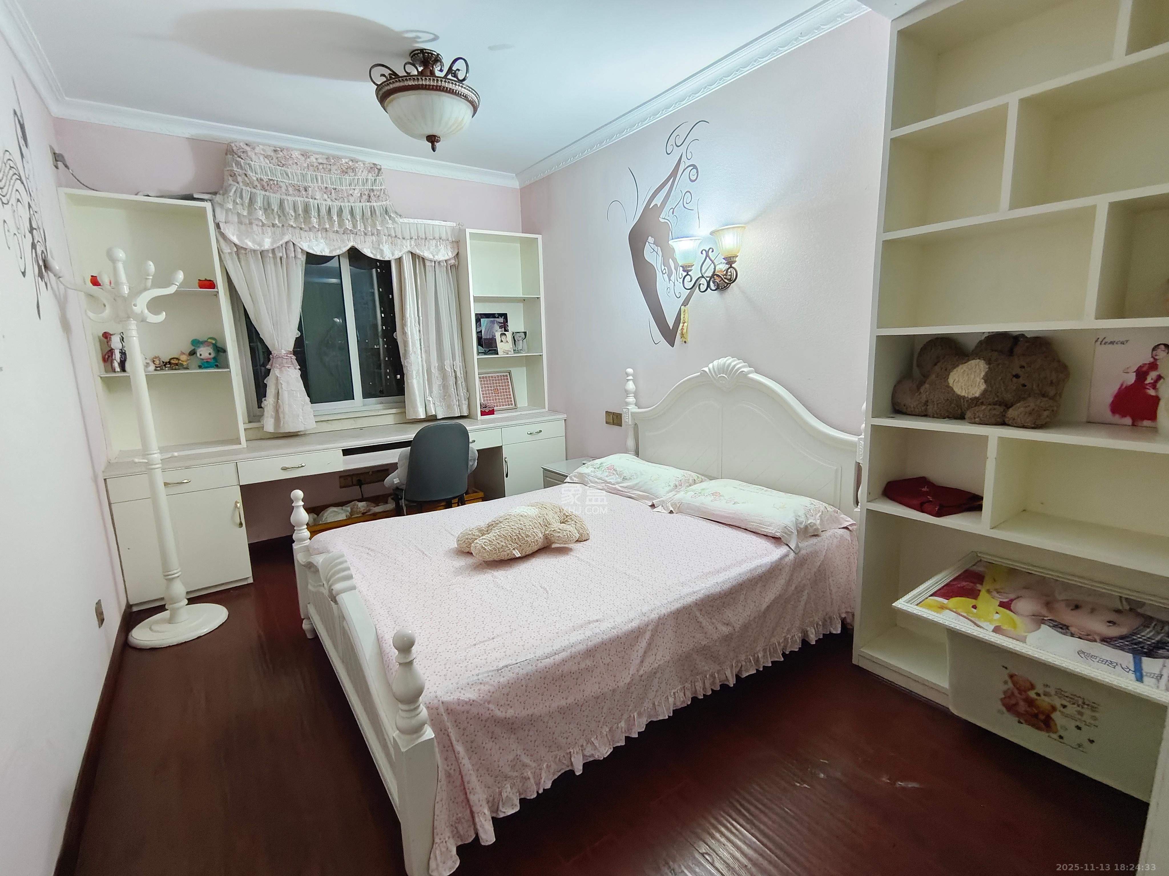 蝴蝶谷  1室2厅1卫    2300.0元/月室内图