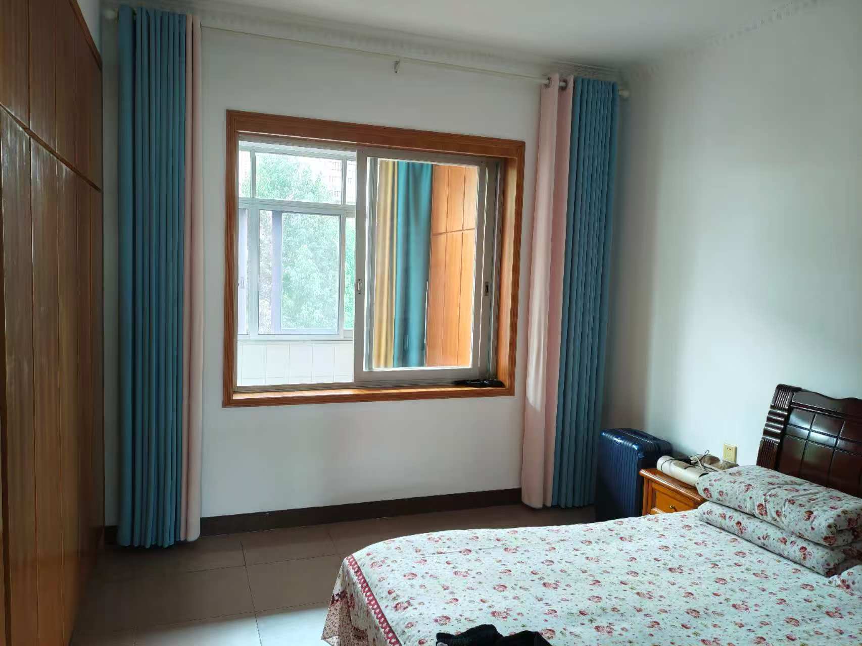 桃花仑居委会  1室2厅2卫    30.8万客厅