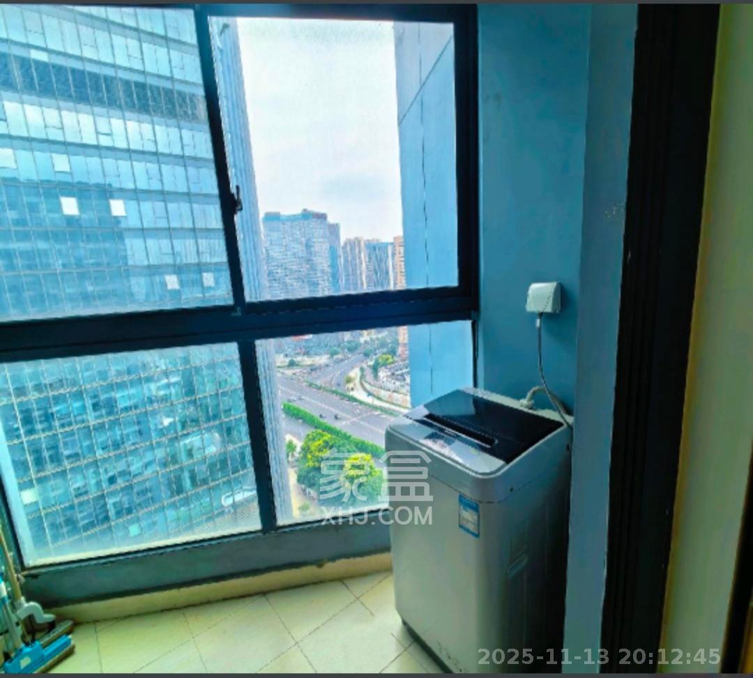 绿地中央广场 1室1厅1卫 1500.0元/月 绿地中央广场 1室1厅1卫 1500.0元/月室内图