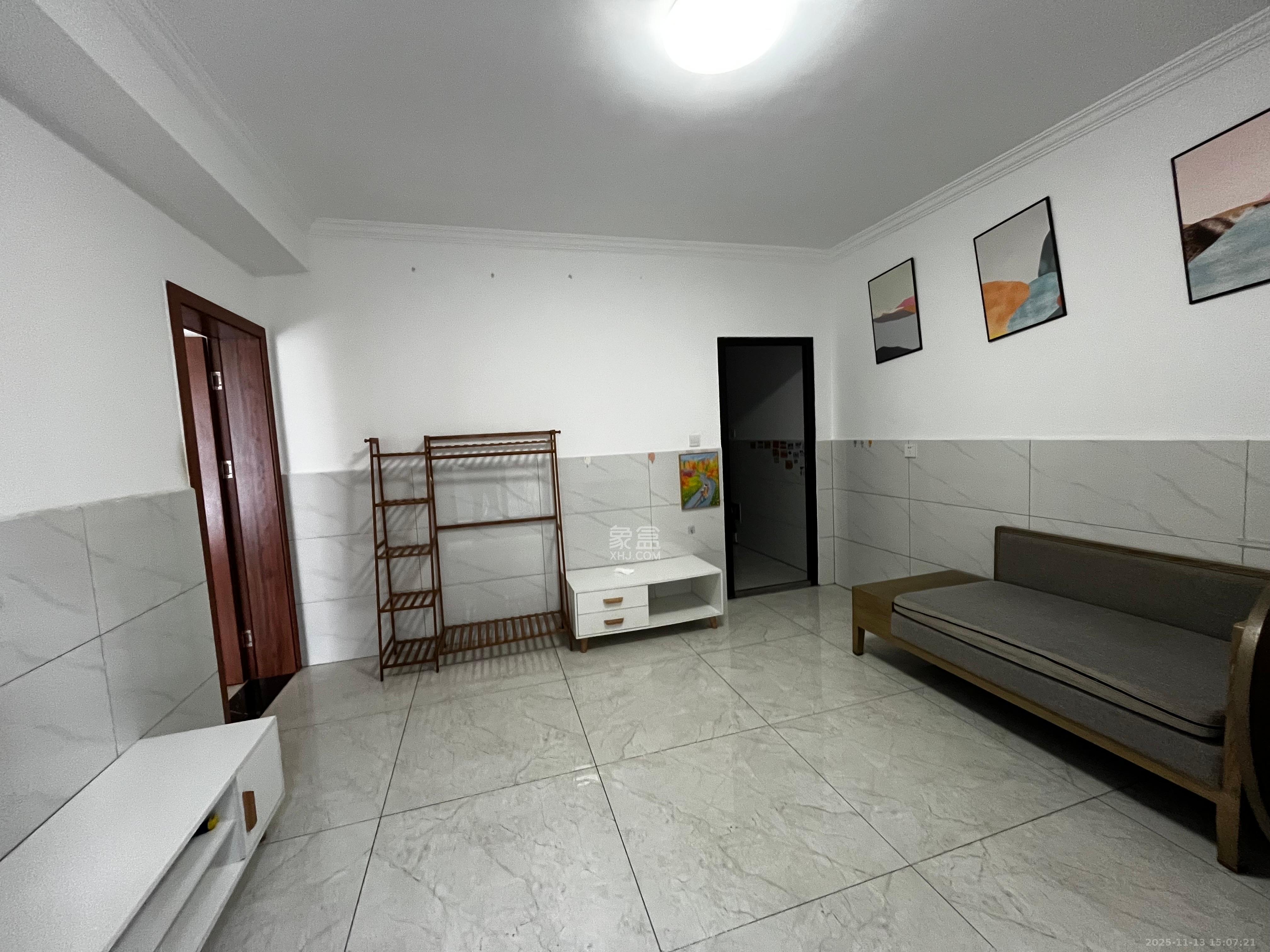 和润园一、二期  1室1厅1卫    1300.0元/月室内图